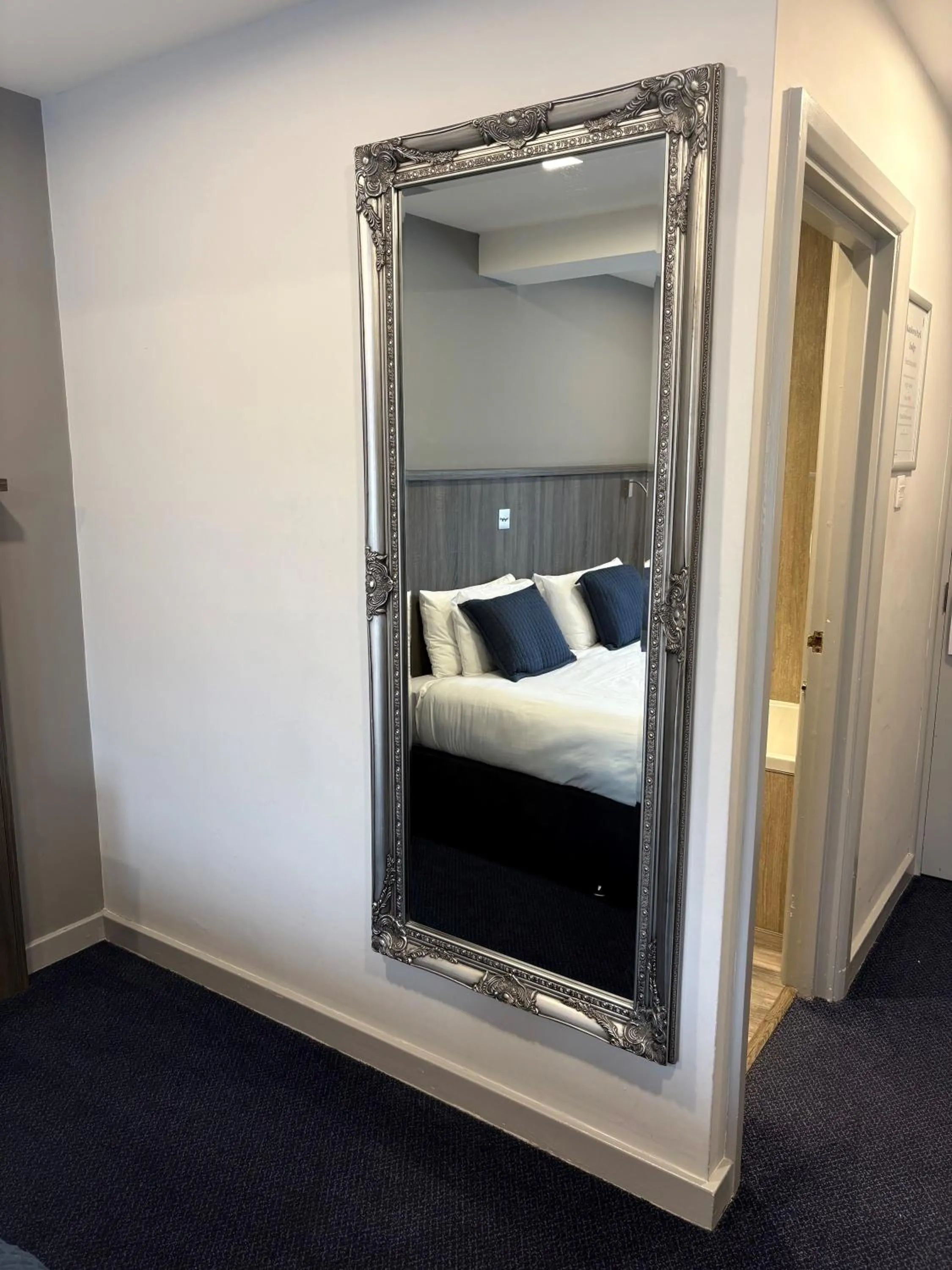 furniture, Bed in Sandown Park Lodge