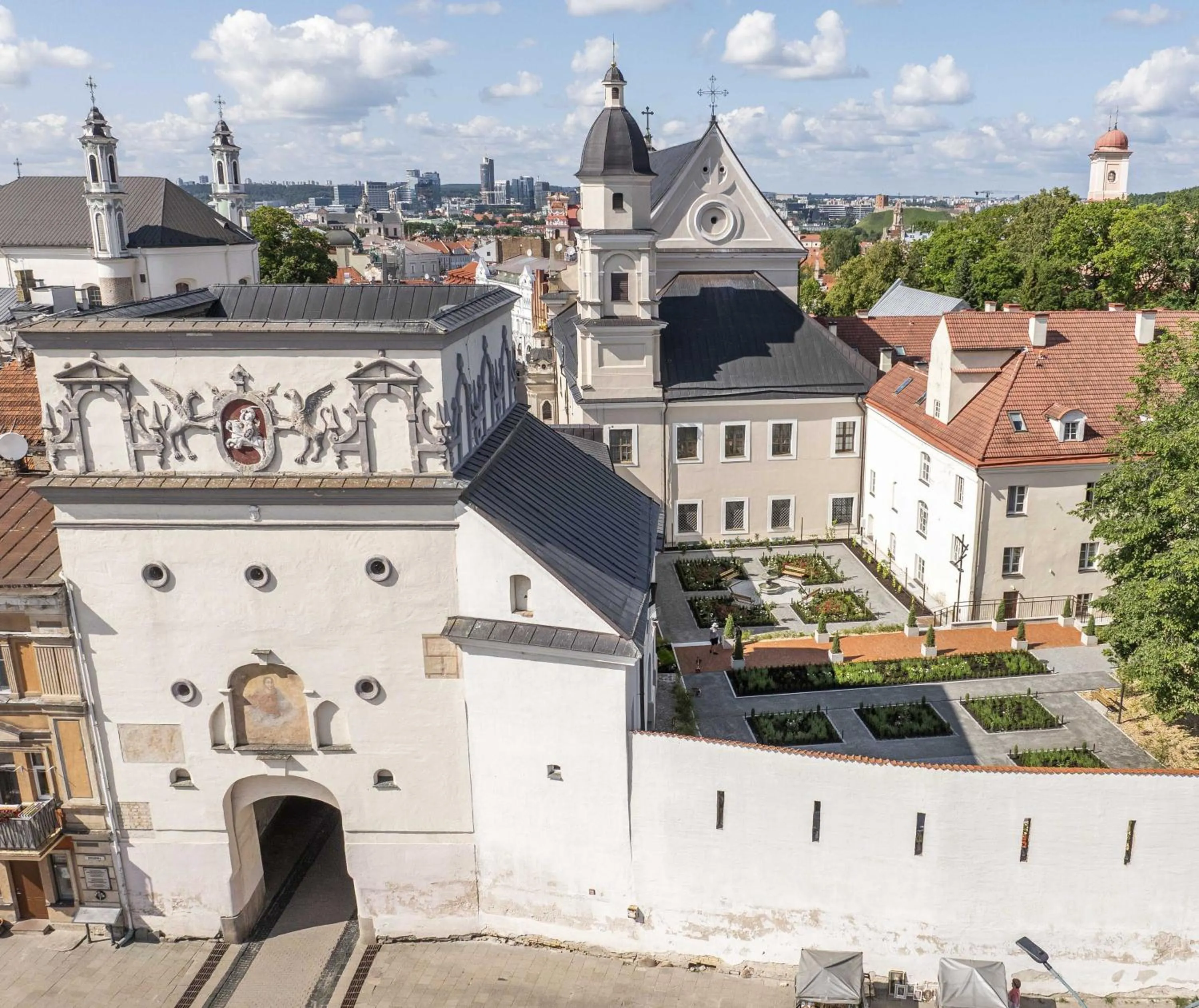 Property building in Domus Maria