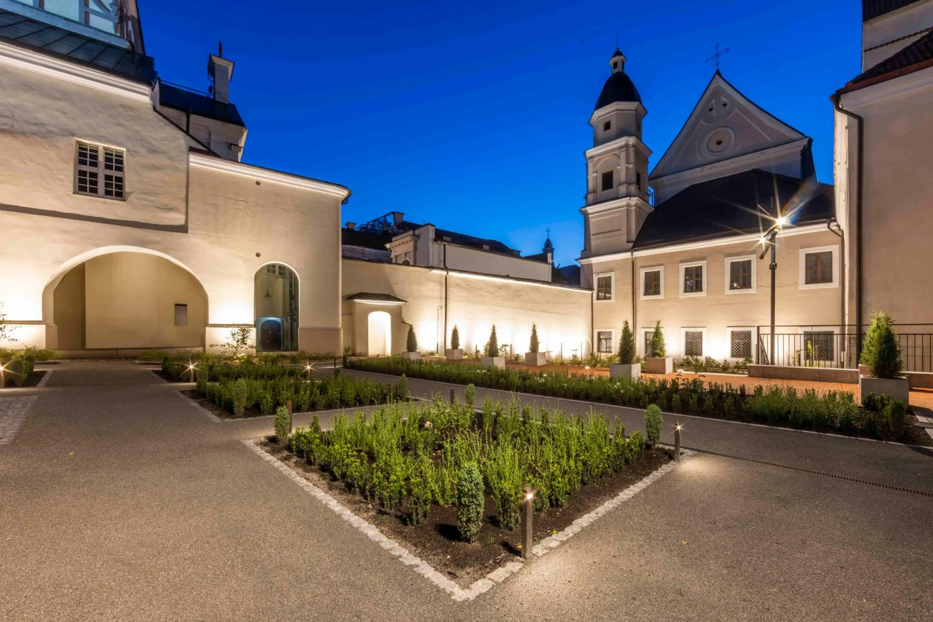 Property building in Domus Maria