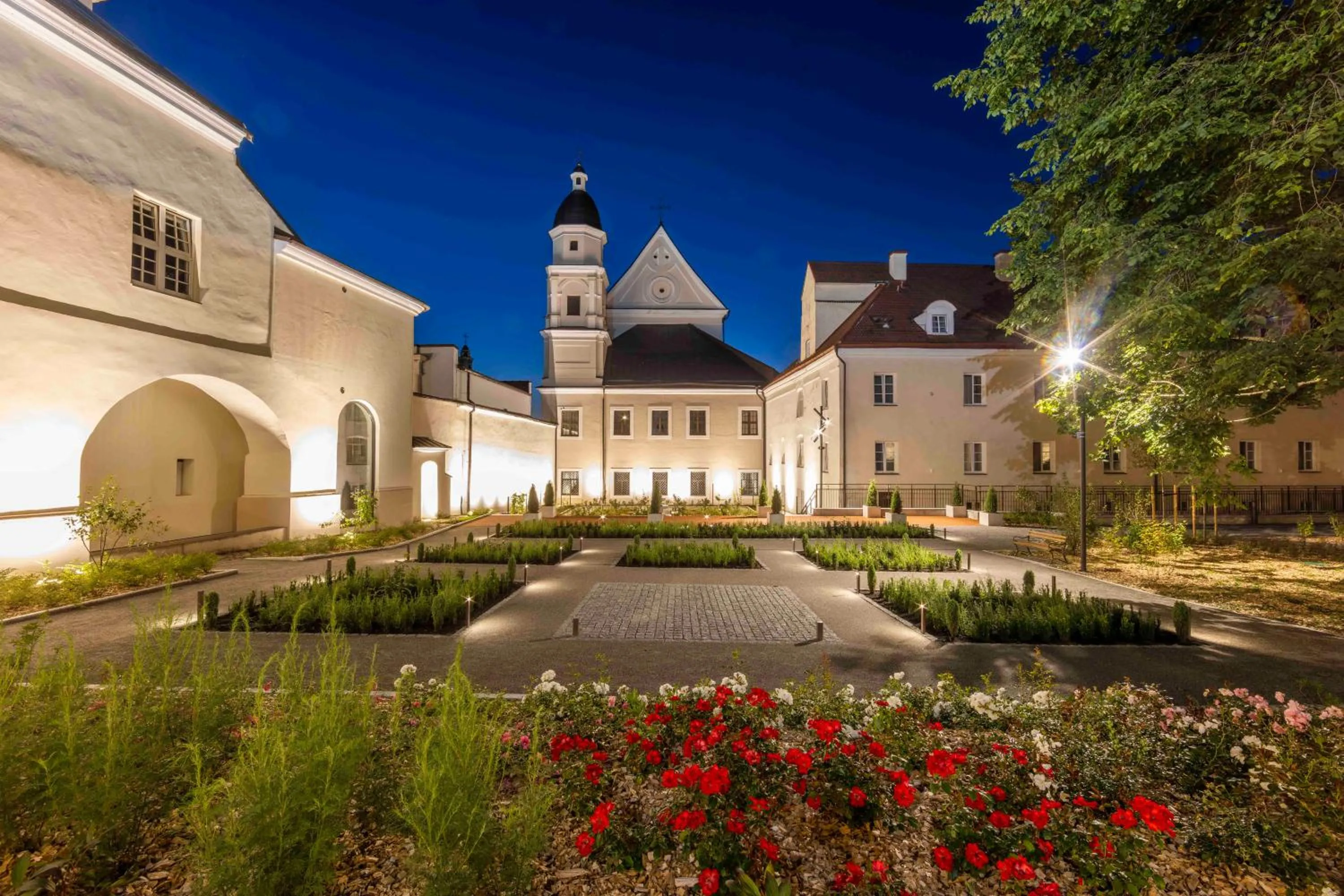 Property building in Domus Maria