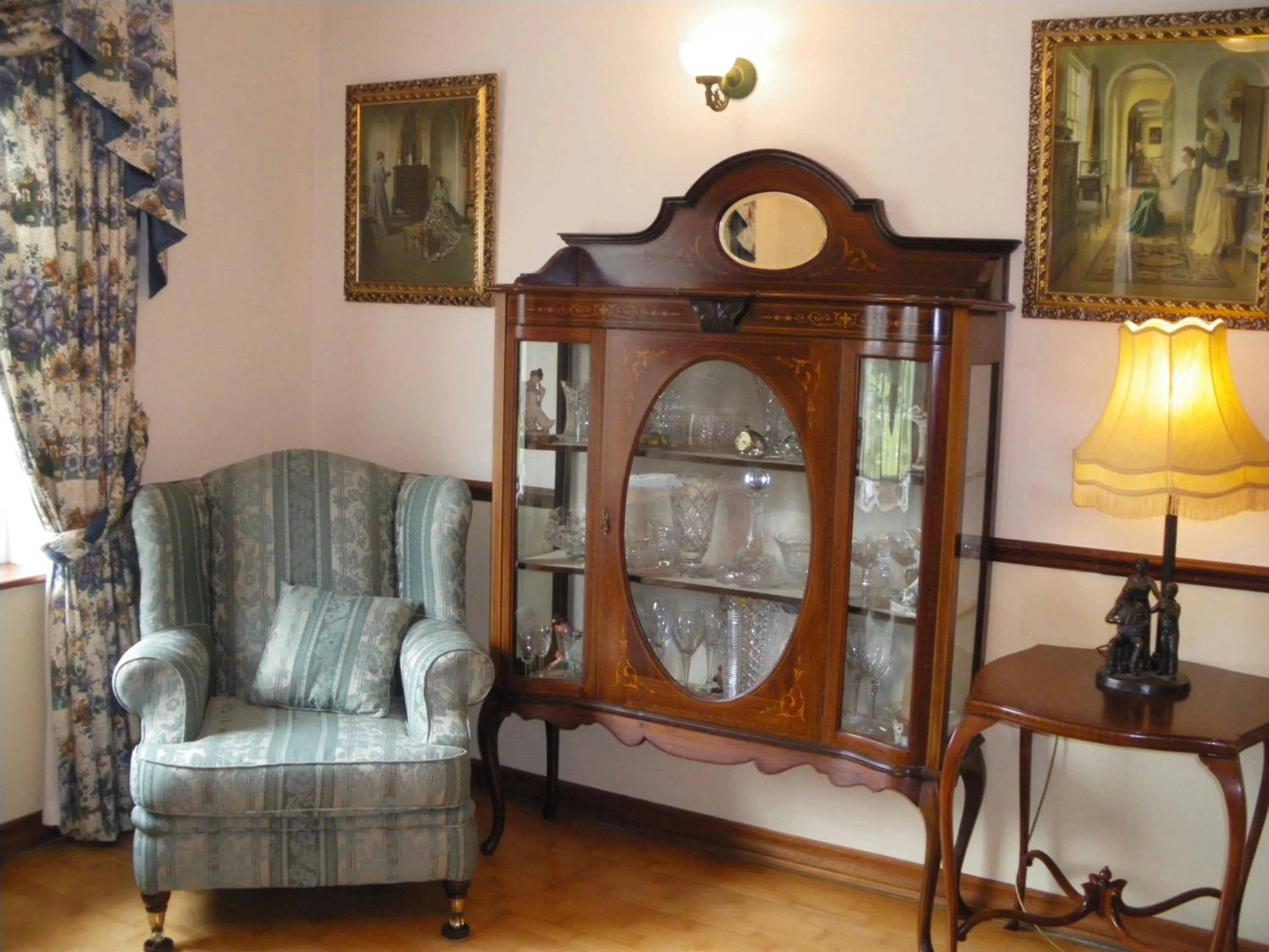 Lounge or bar in Redwood