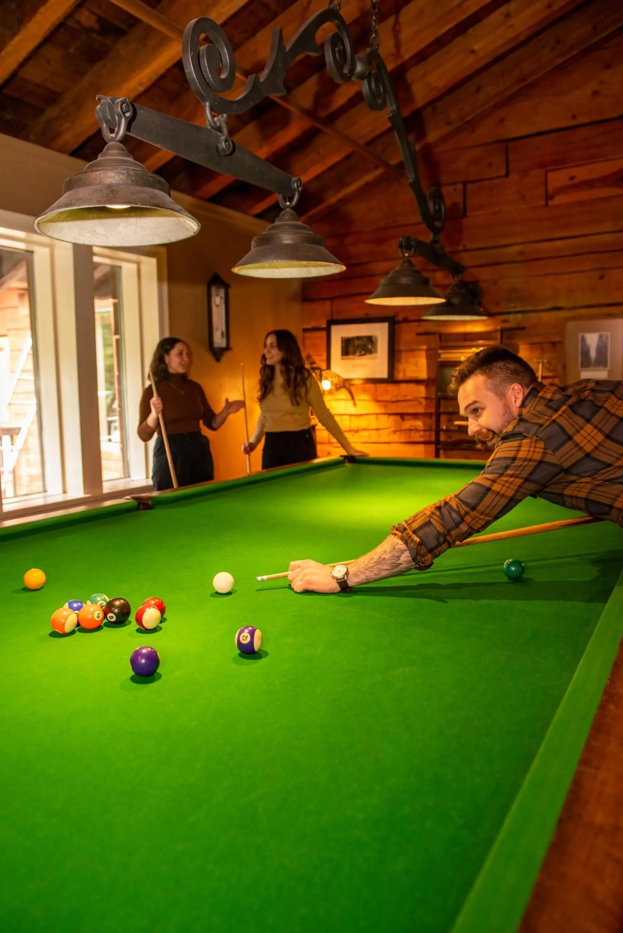 Communal lounge/ TV room in Emerald Lake Lodge