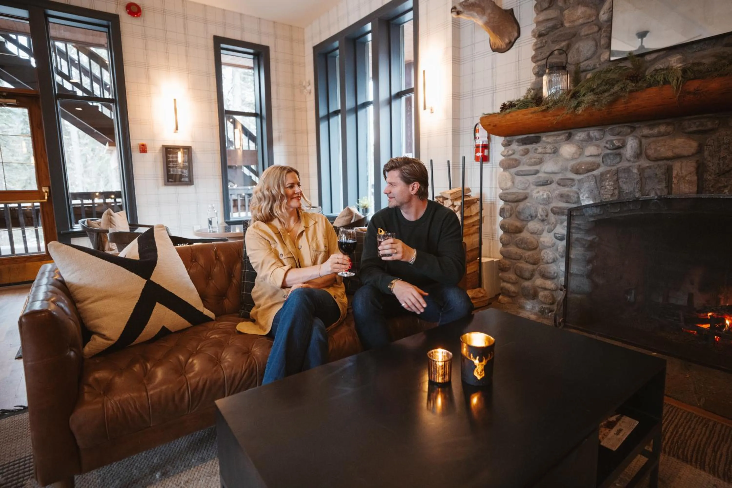 Lounge or bar in Emerald Lake Lodge