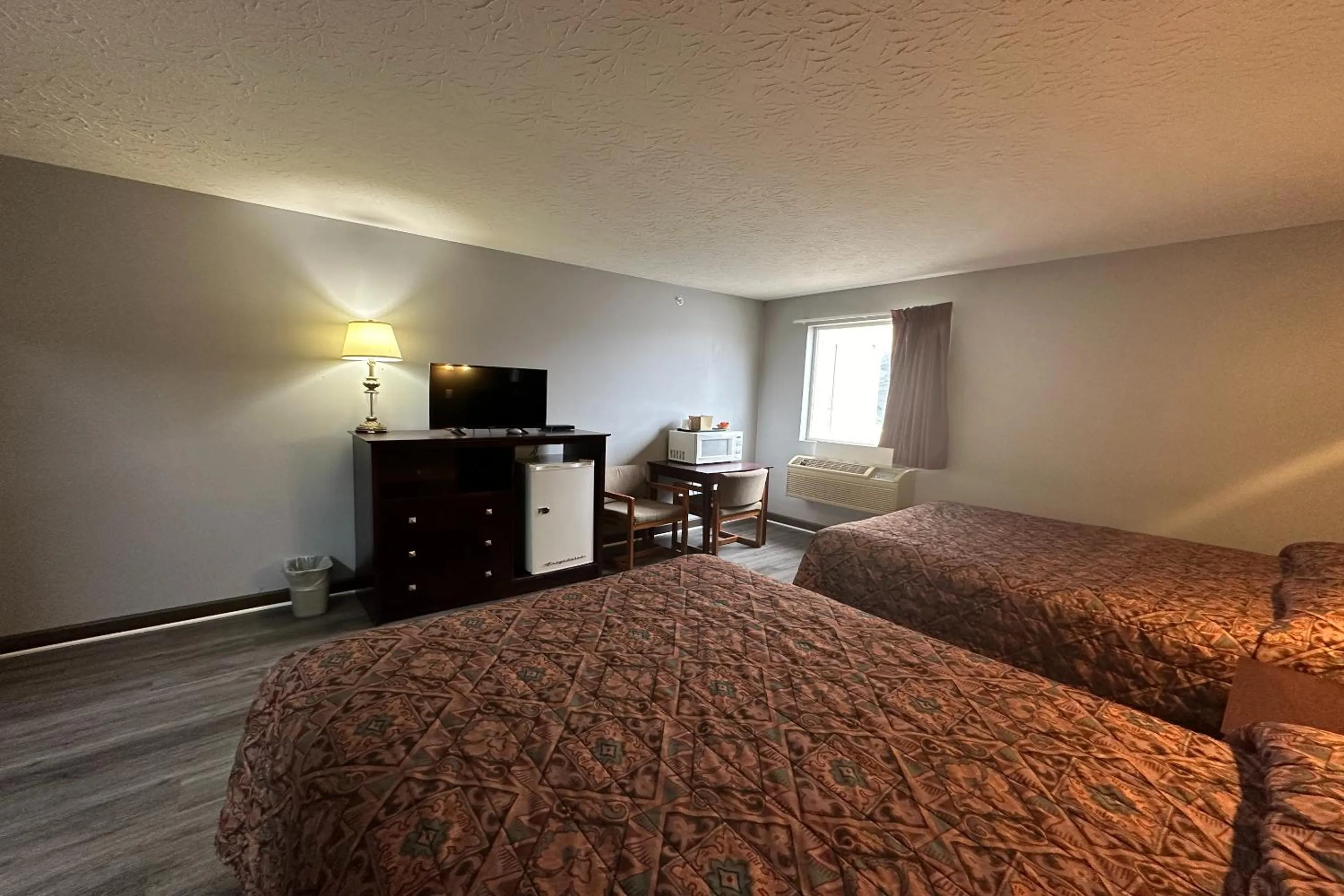Bedroom, Bed in Fairway Inn Florence Indiana
