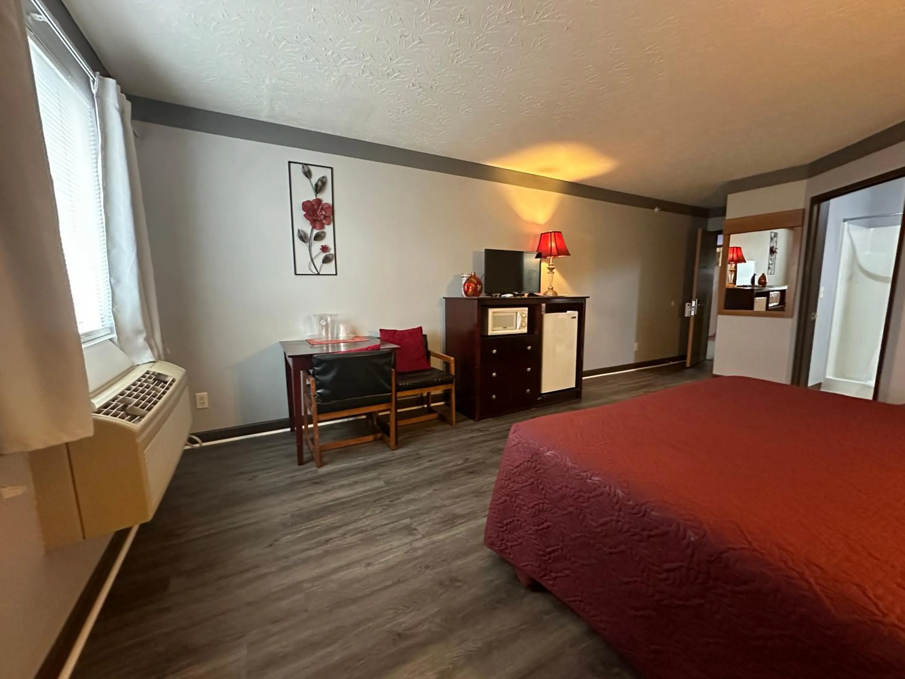 Bedroom, Bed in Fairway Inn Florence Indiana
