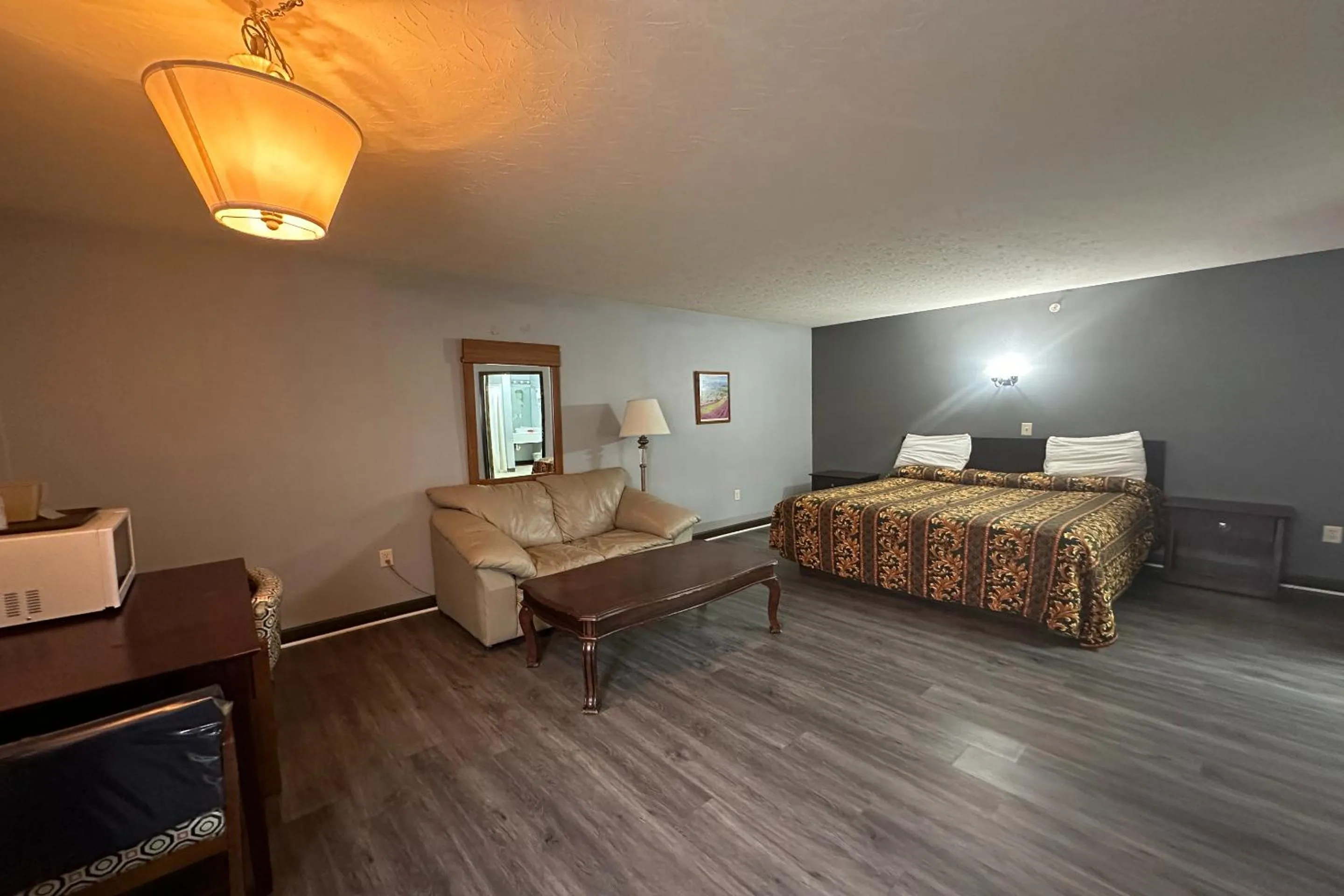 Bedroom, Bed in Fairway Inn Florence Indiana