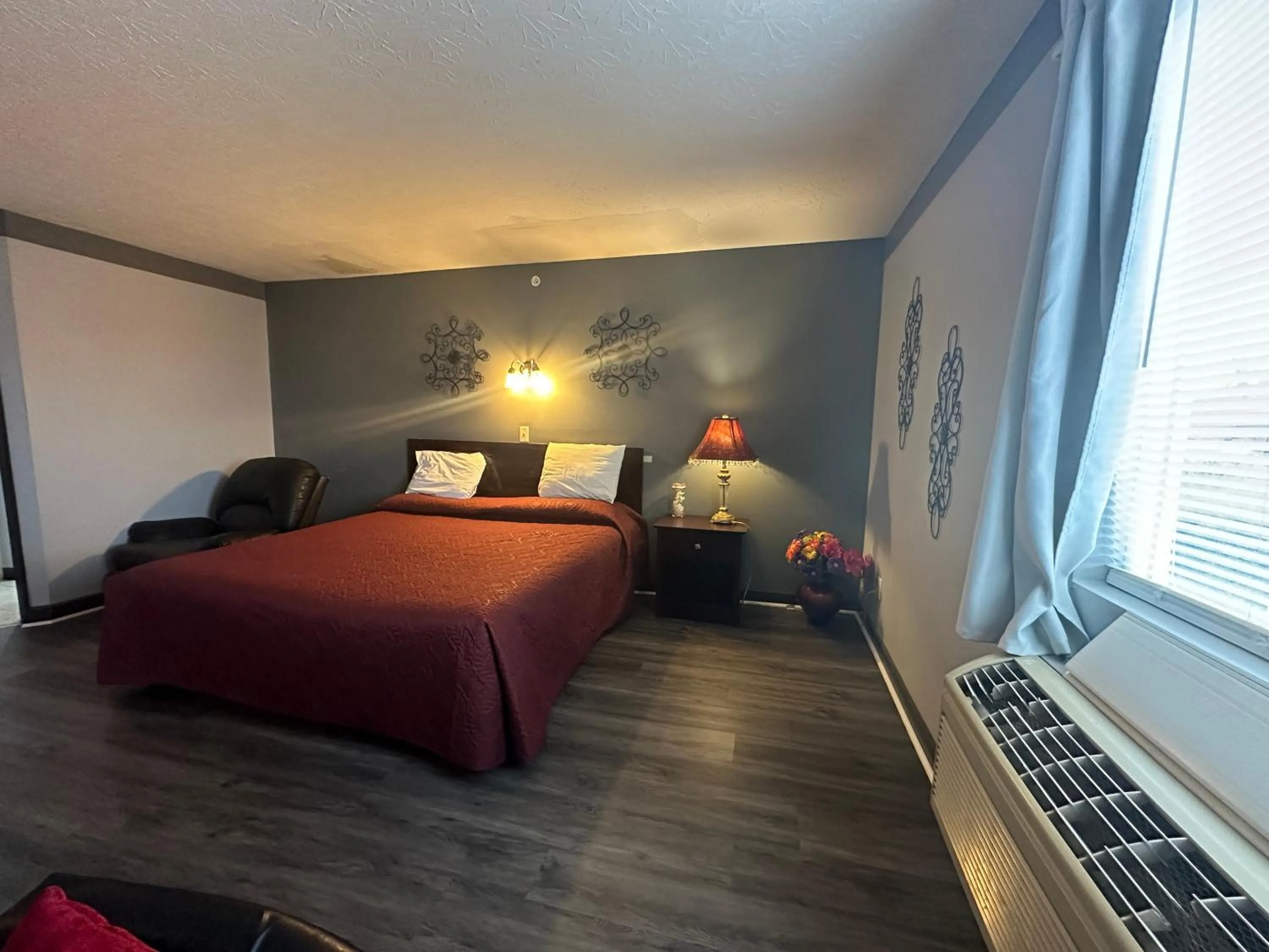 Bedroom, Bed in Fairway Inn Florence Indiana