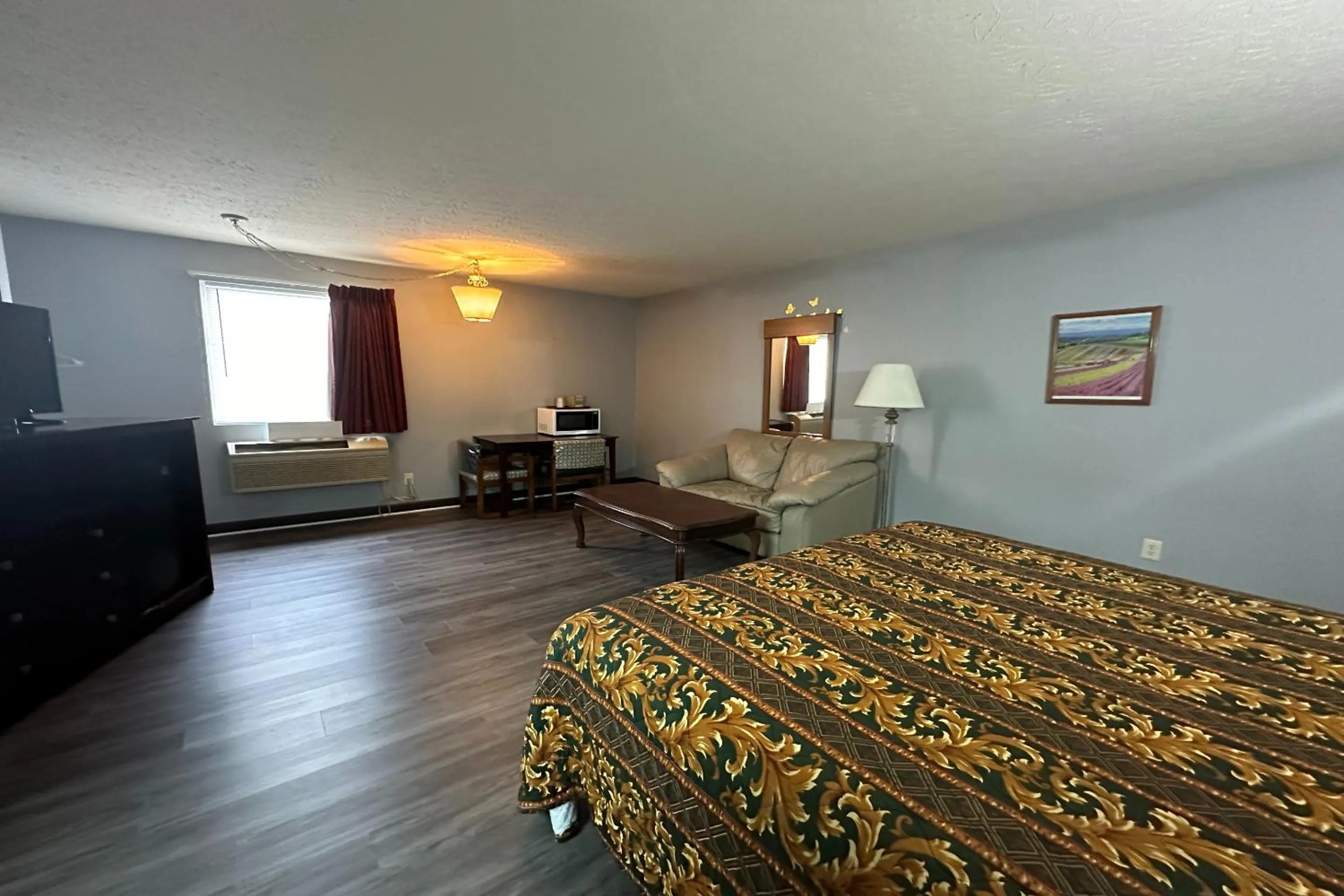 Bedroom, Bed in Fairway Inn Florence Indiana