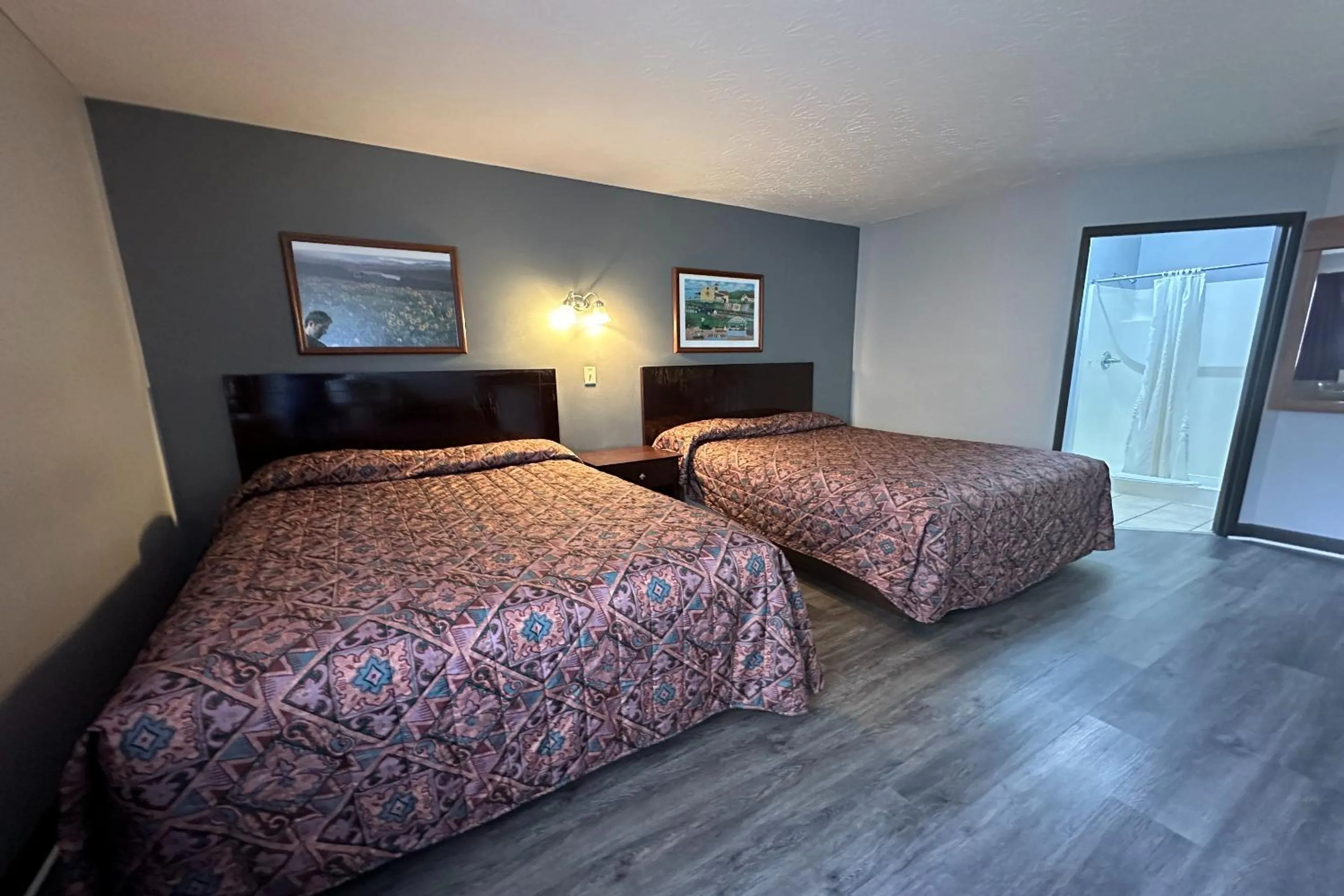Bedroom, Bed in Fairway Inn Florence Indiana