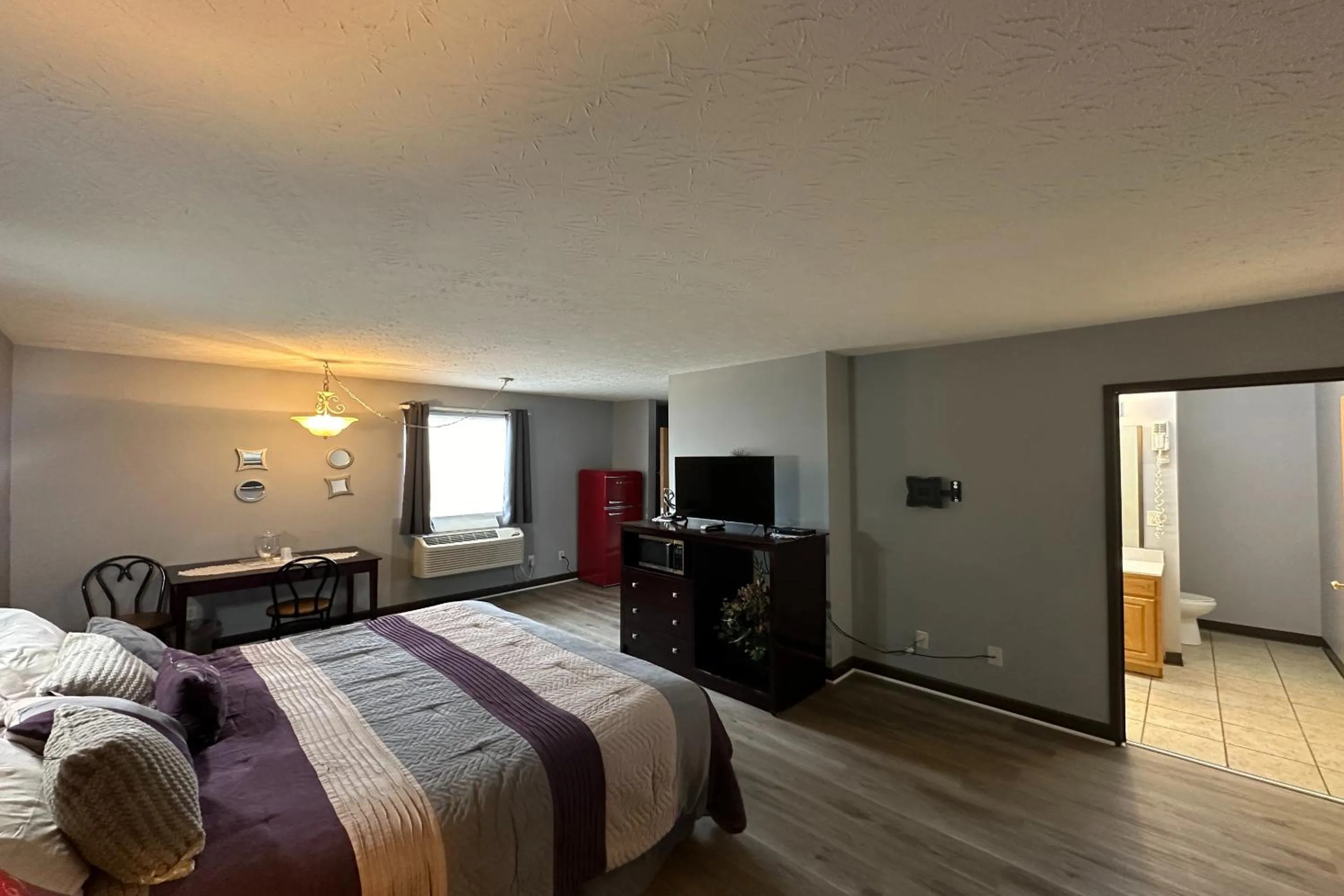 Bedroom, Bed in Fairway Inn Florence Indiana