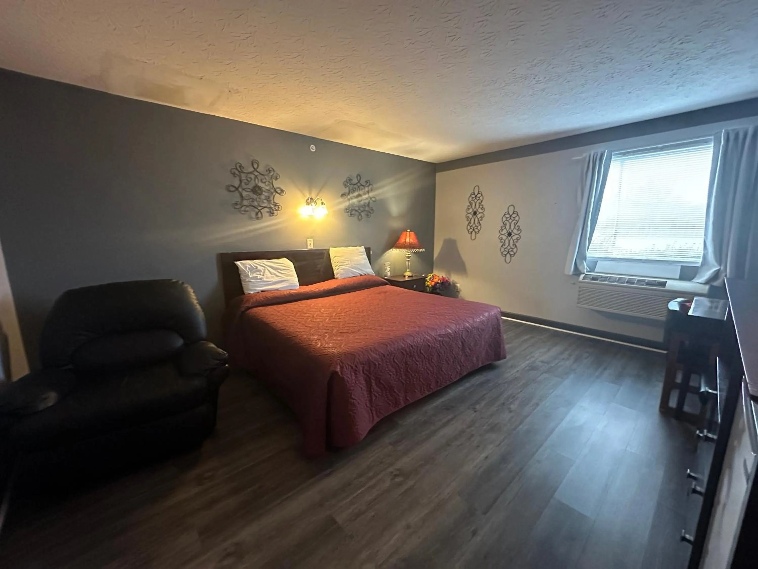 Bedroom, Bed in Fairway Inn Florence Indiana