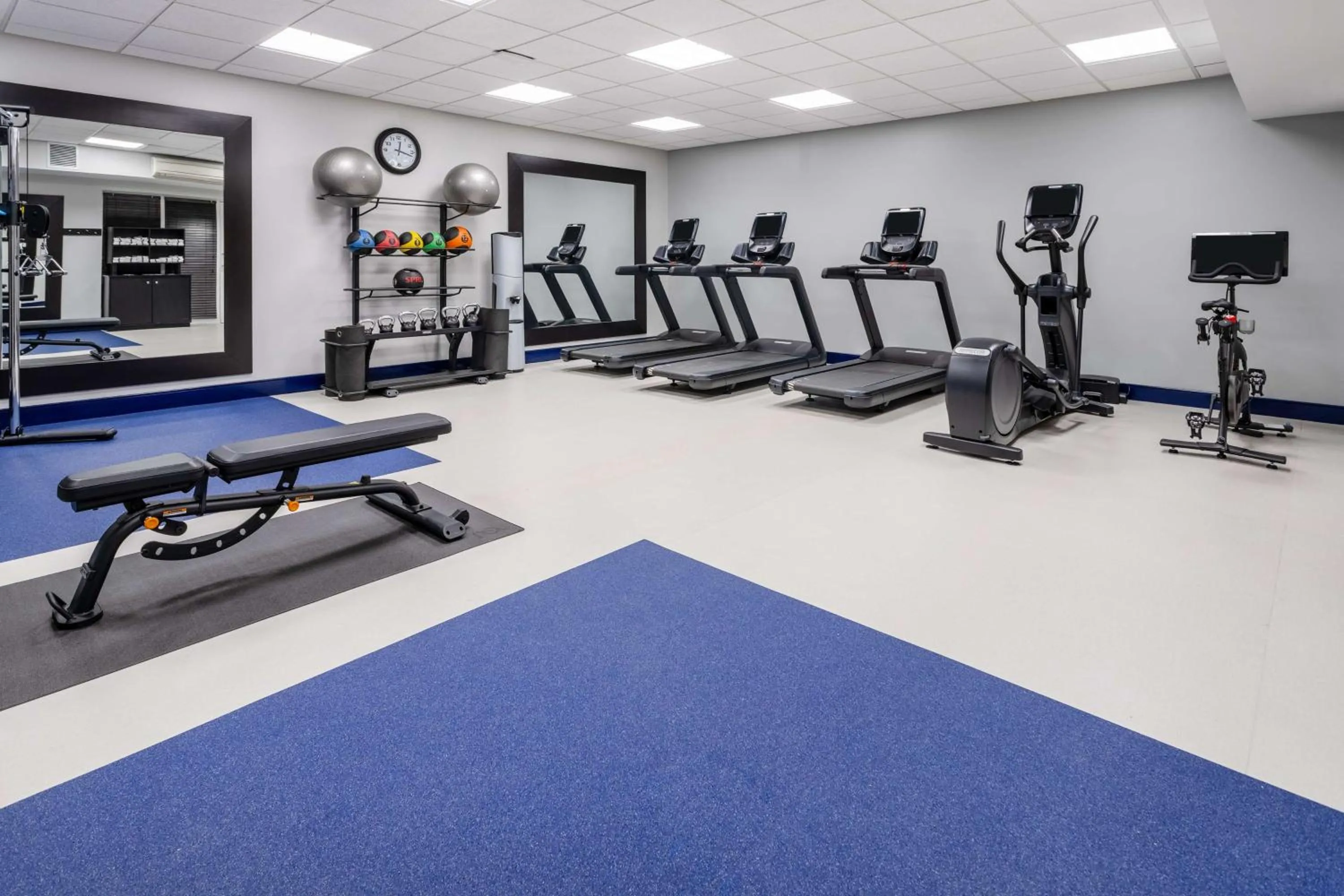 Fitness centre/facilities in Homewood Suites by Hilton Rochester/Greece, NY