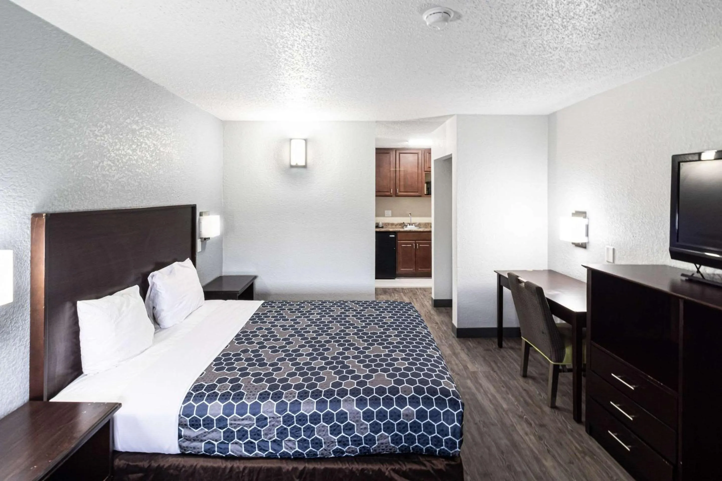 Bedroom, Bed in Rodeway Inn At Fort Lee