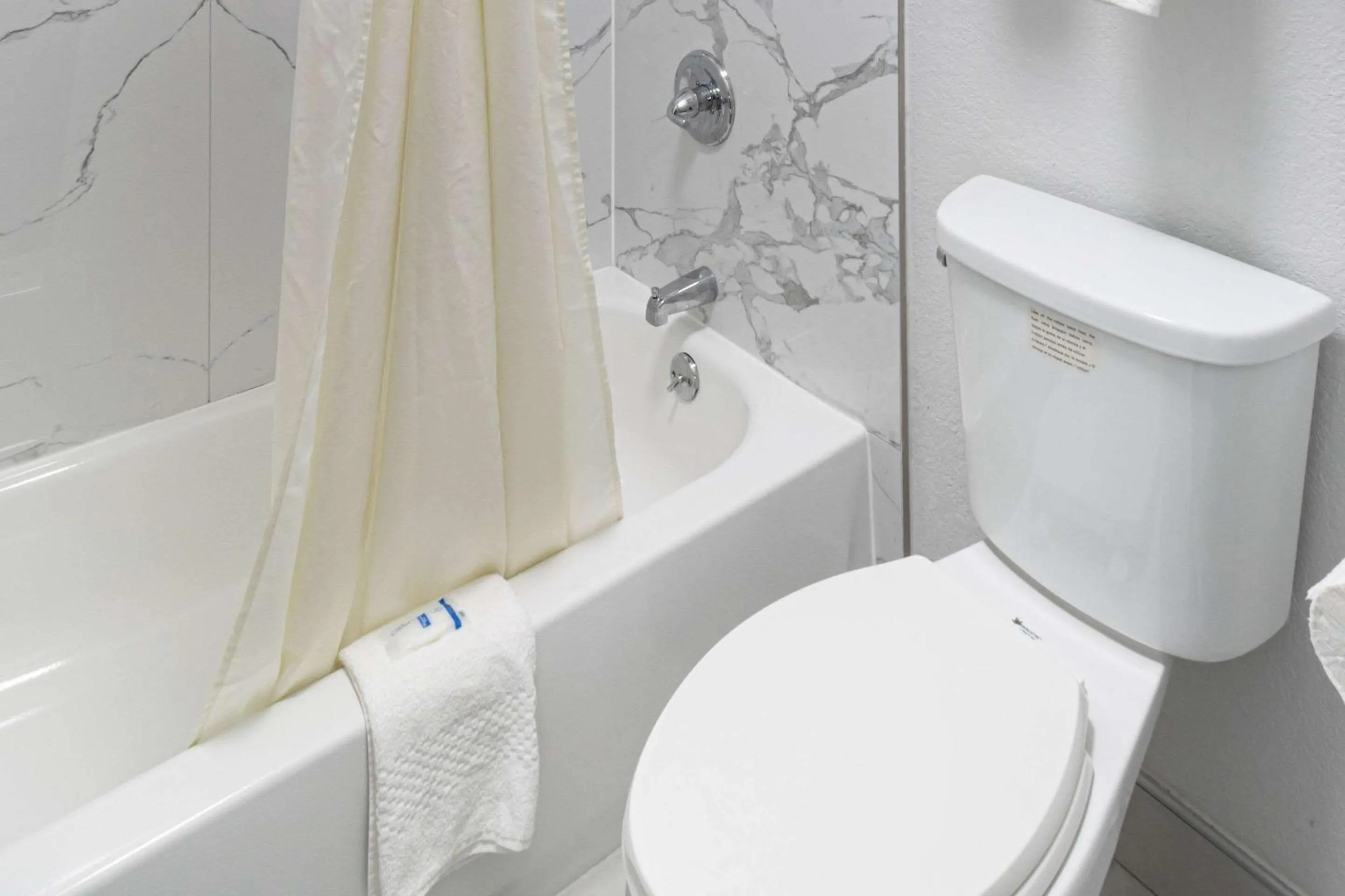 Bedroom in Rodeway Inn At Fort Lee