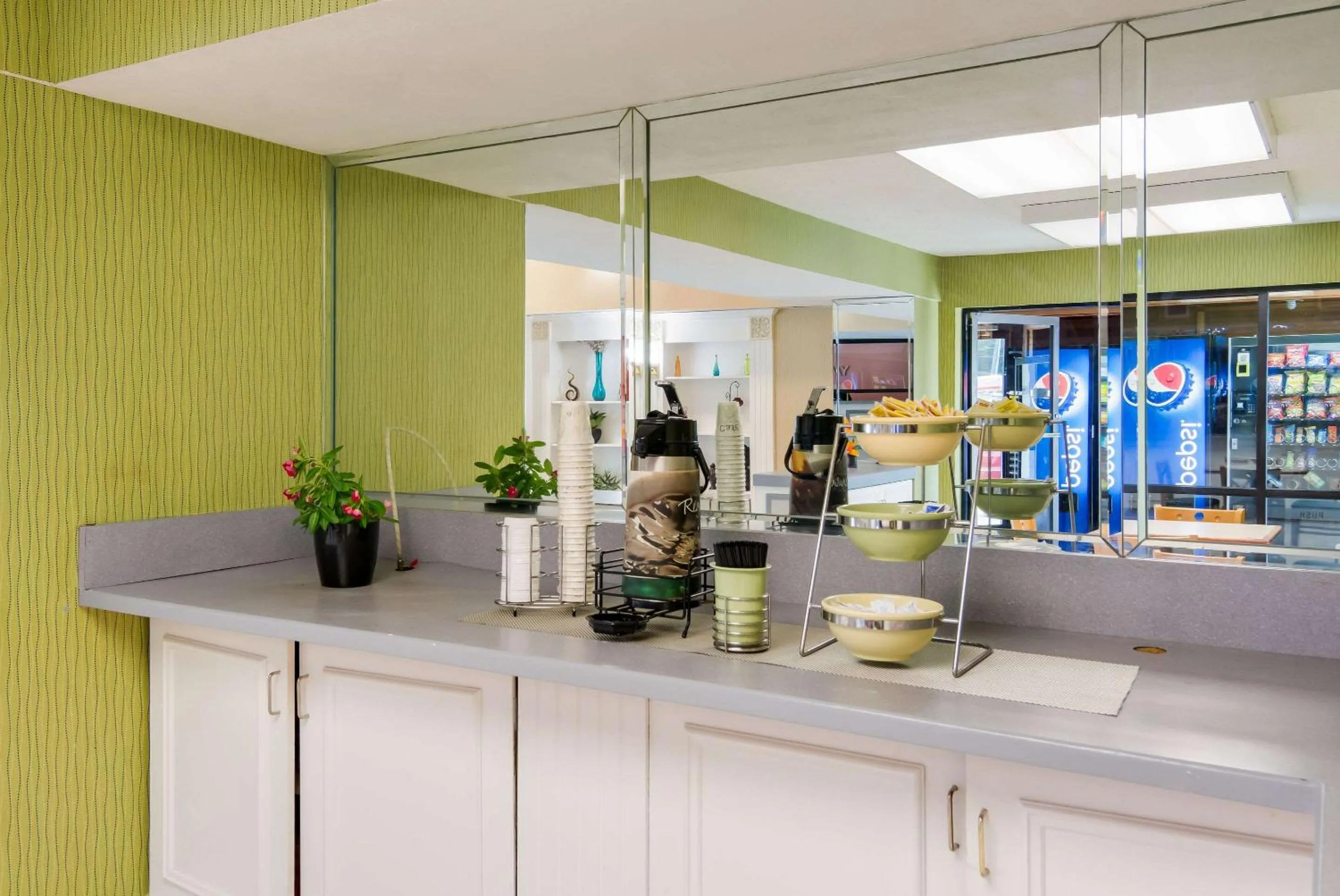 Breakfast in Rodeway Inn At Fort Lee