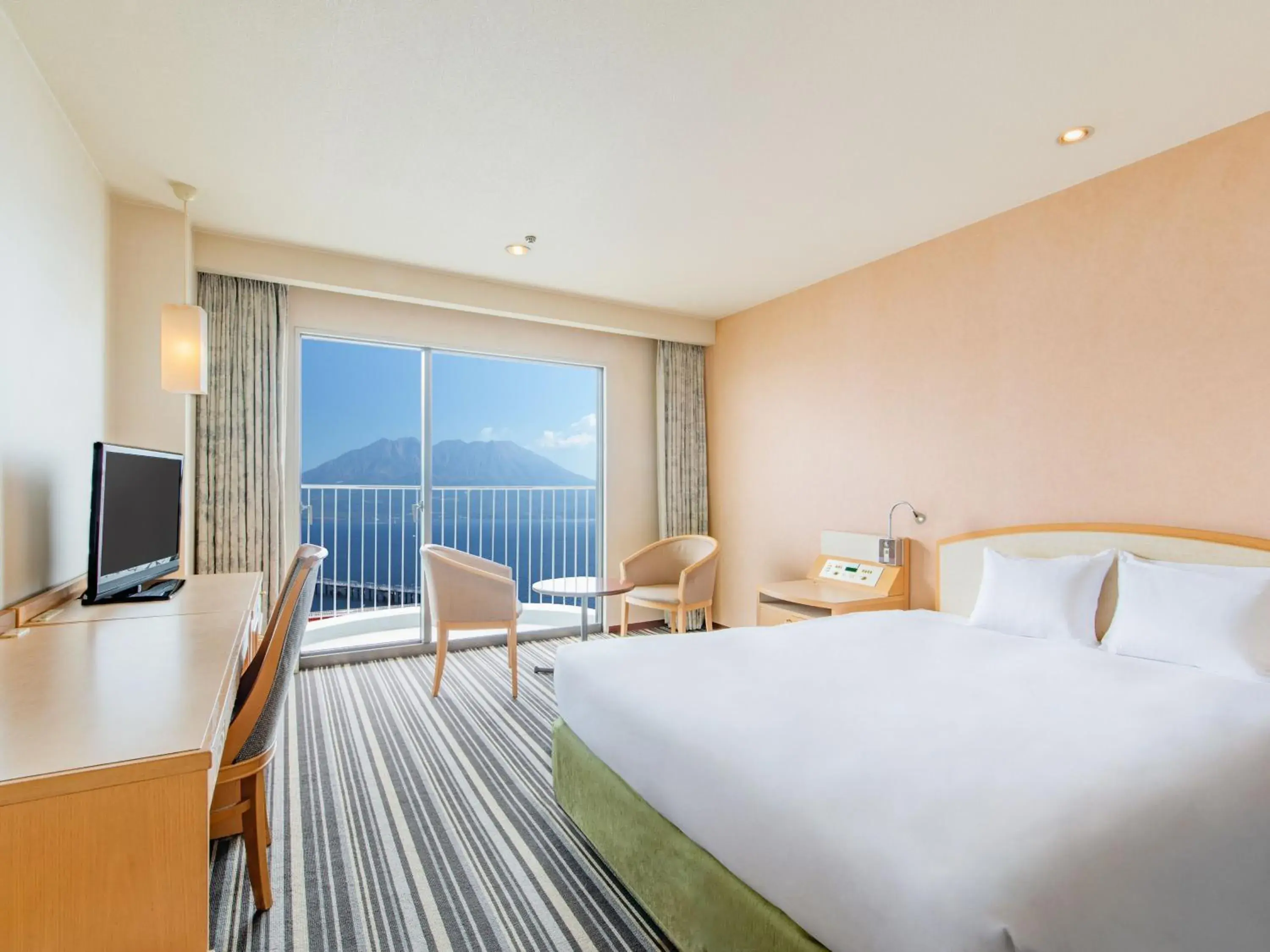 Standard Queen Room with Sakurajima View - single occupancy - Non-Smoking in Art Hotel Kagoshima Standard Queen Room with Sakurajima View - single occupancy - Non-Smoking in Art Hotel Kagoshima