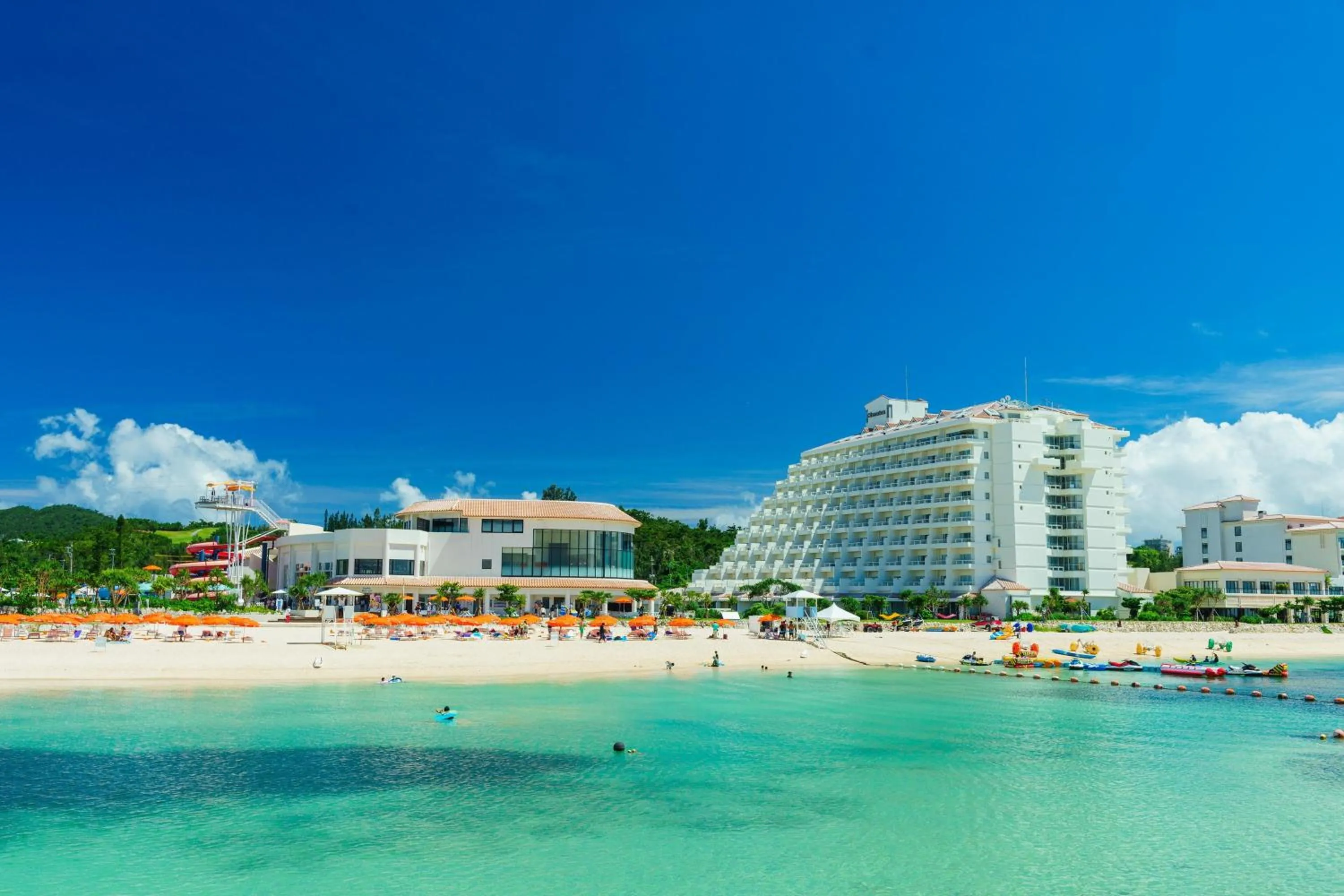 Beach in Sheraton Okinawa Sunmarina Resort
