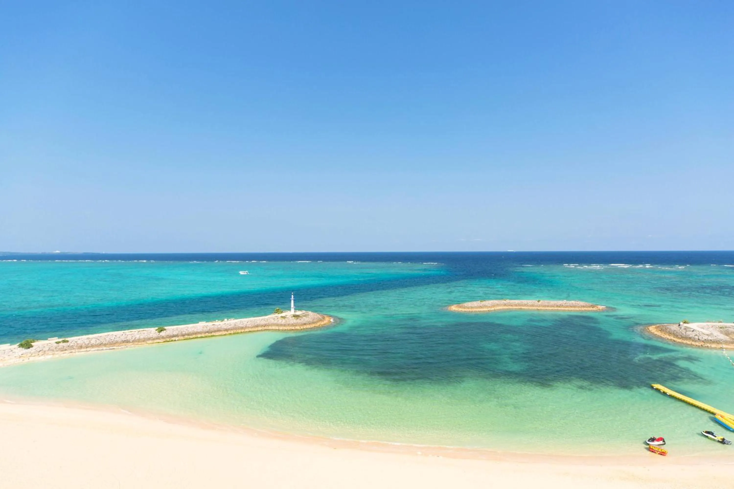 Beach in Sheraton Okinawa Sunmarina Resort