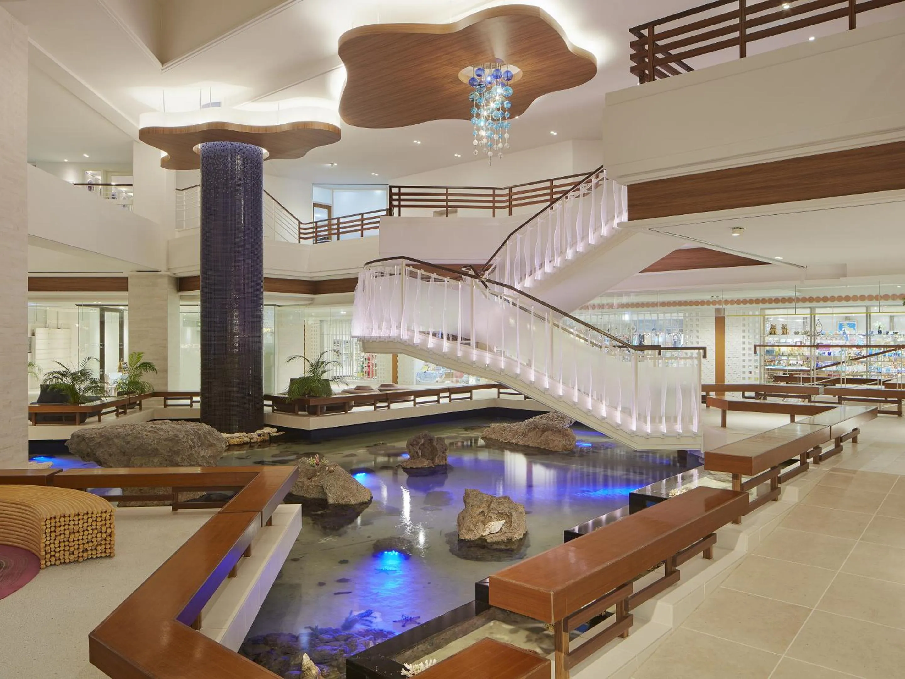 Lobby or reception in Sheraton Okinawa Sunmarina Resort