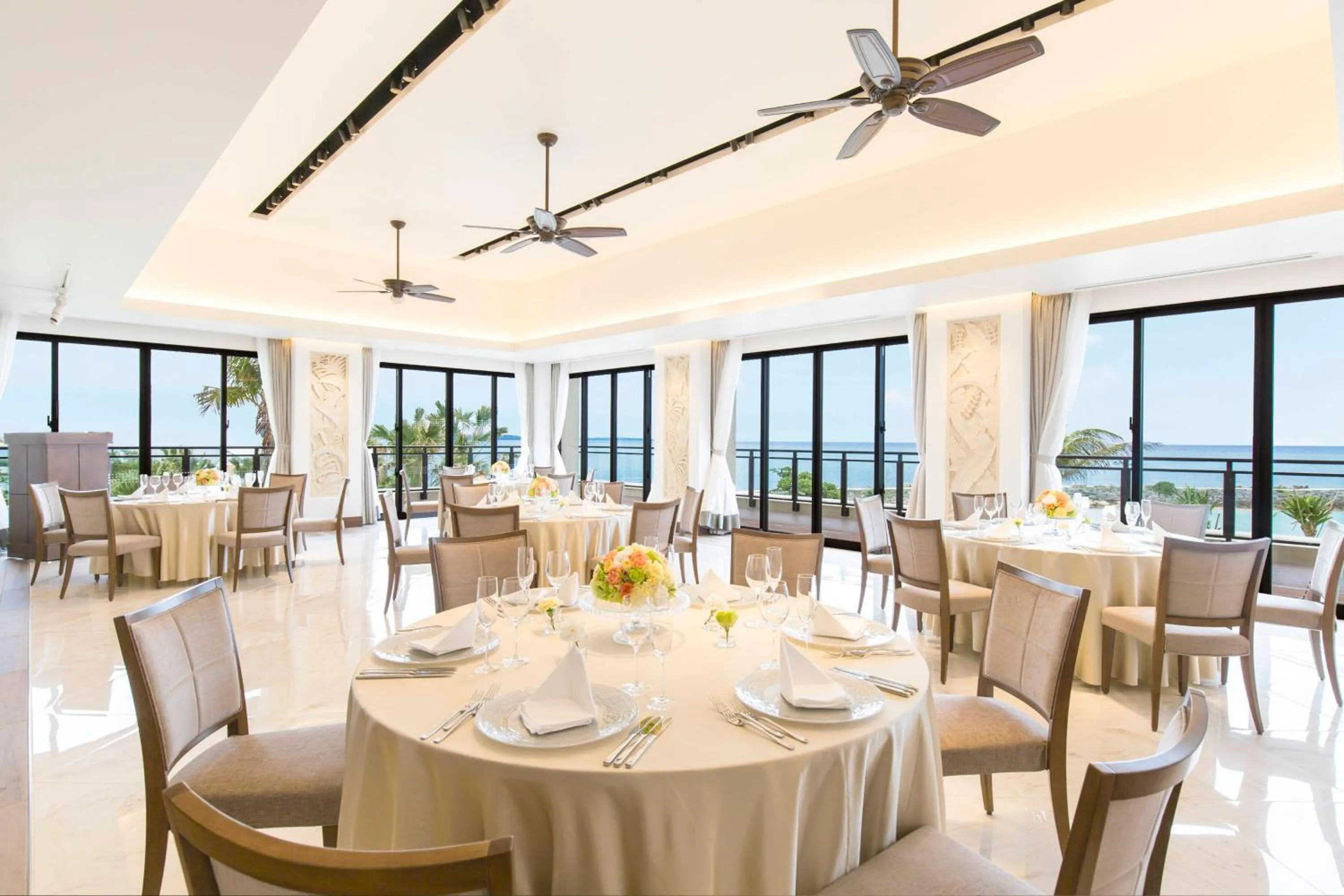 Lobby or reception in Sheraton Okinawa Sunmarina Resort