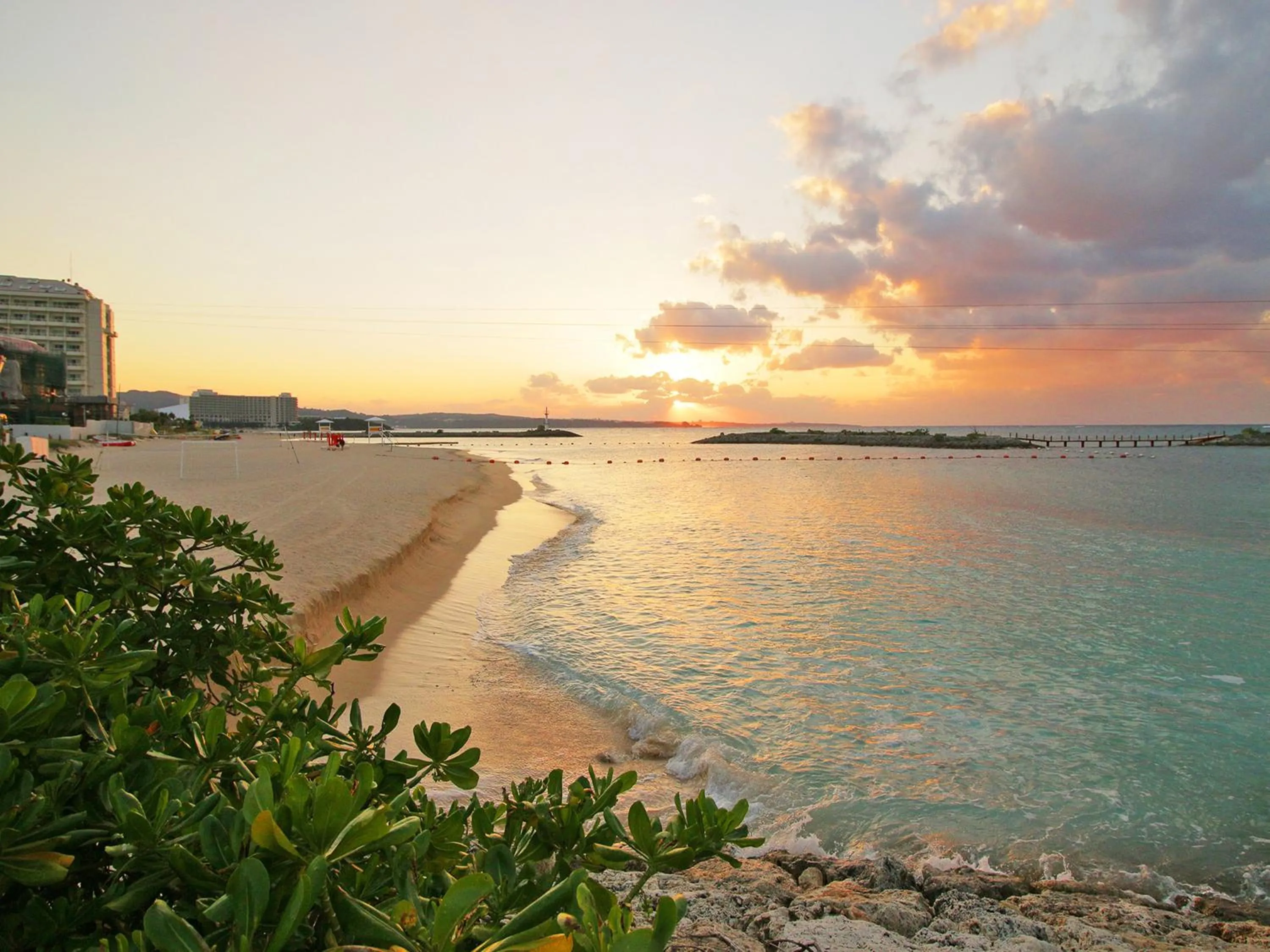Beach in Sheraton Okinawa Sunmarina Resort