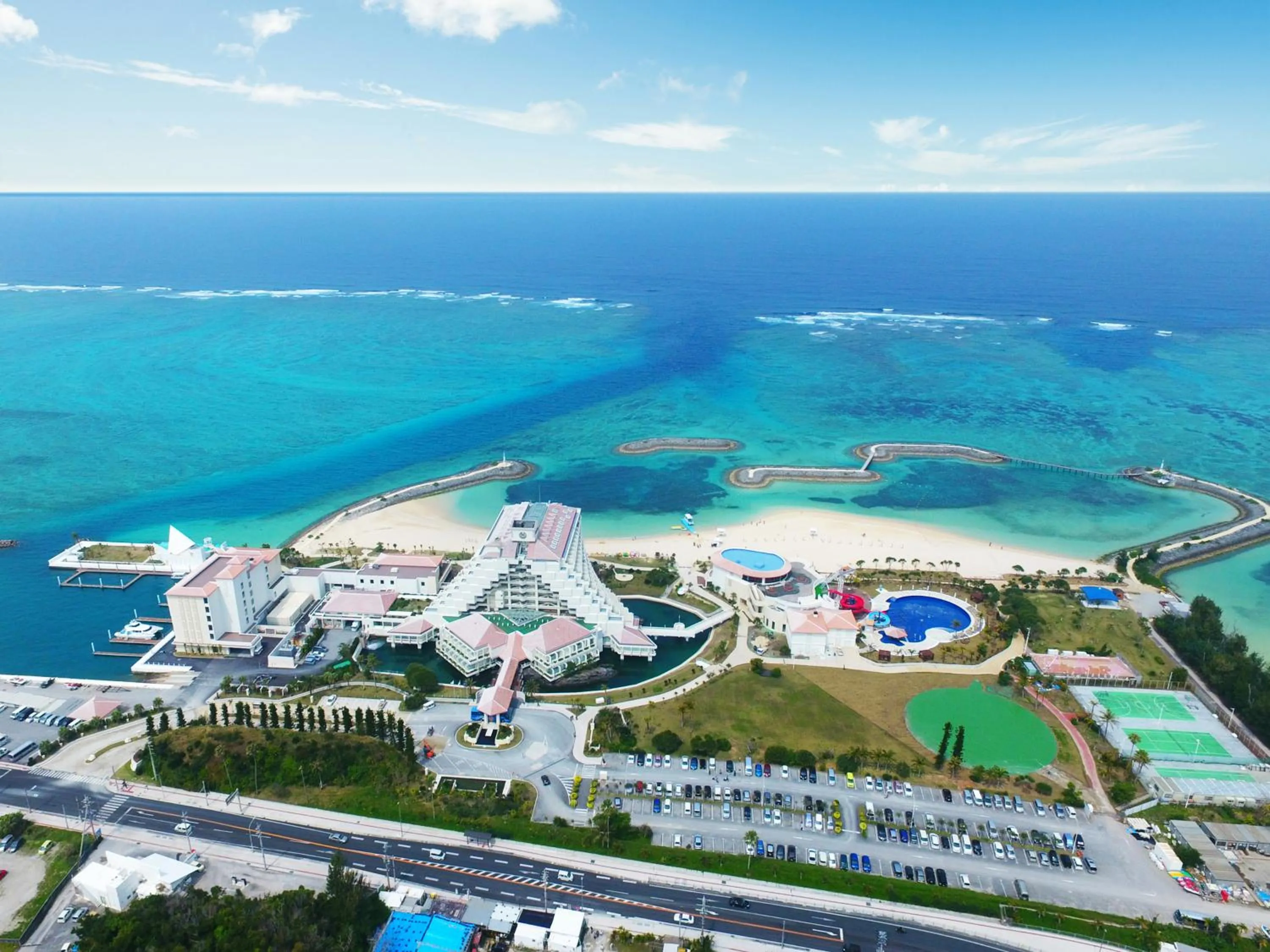Facade/entrance in Sheraton Okinawa Sunmarina Resort