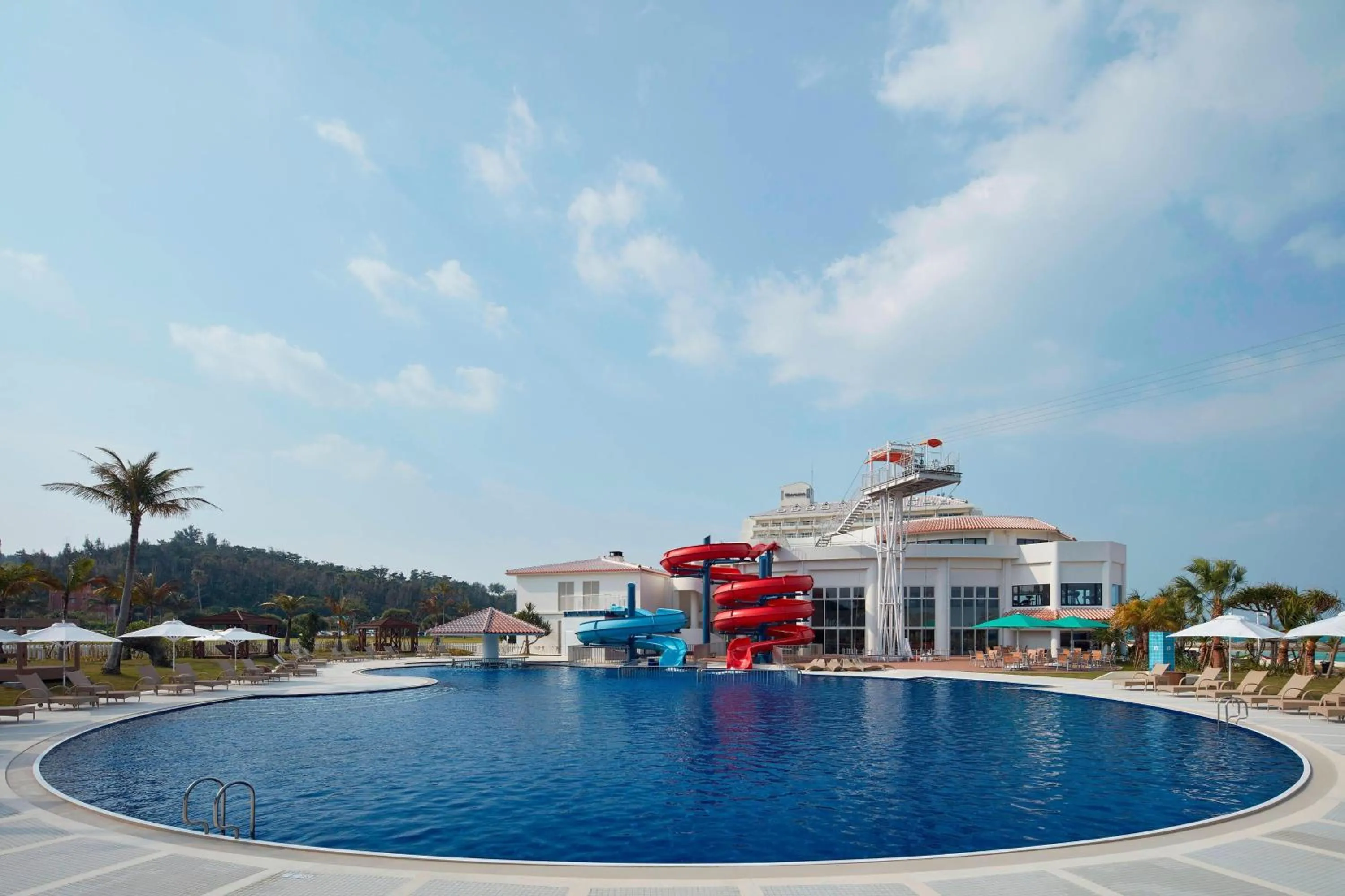 Swimming pool in Sheraton Okinawa Sunmarina Resort