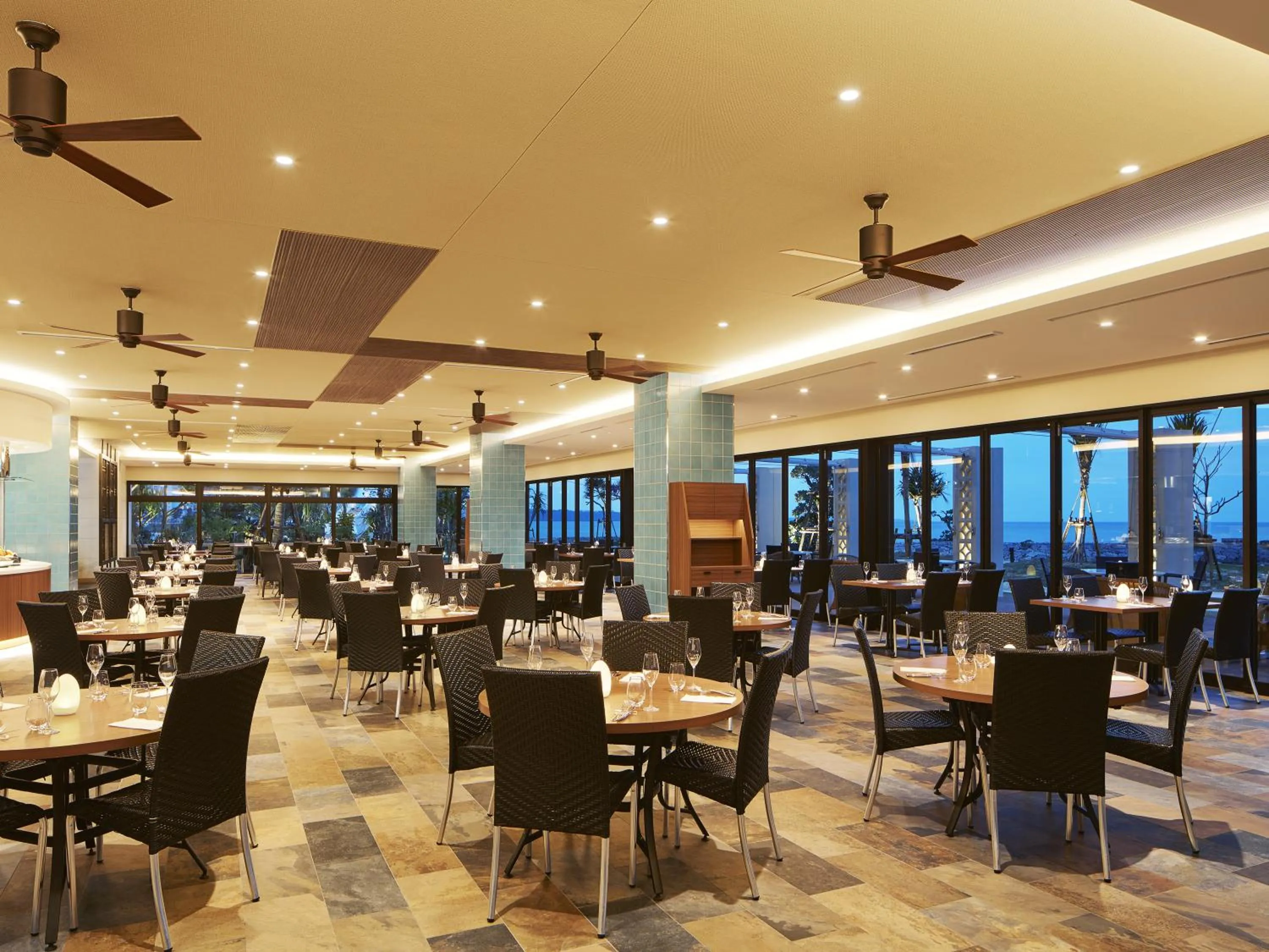 Restaurant/places to eat in Sheraton Okinawa Sunmarina Resort