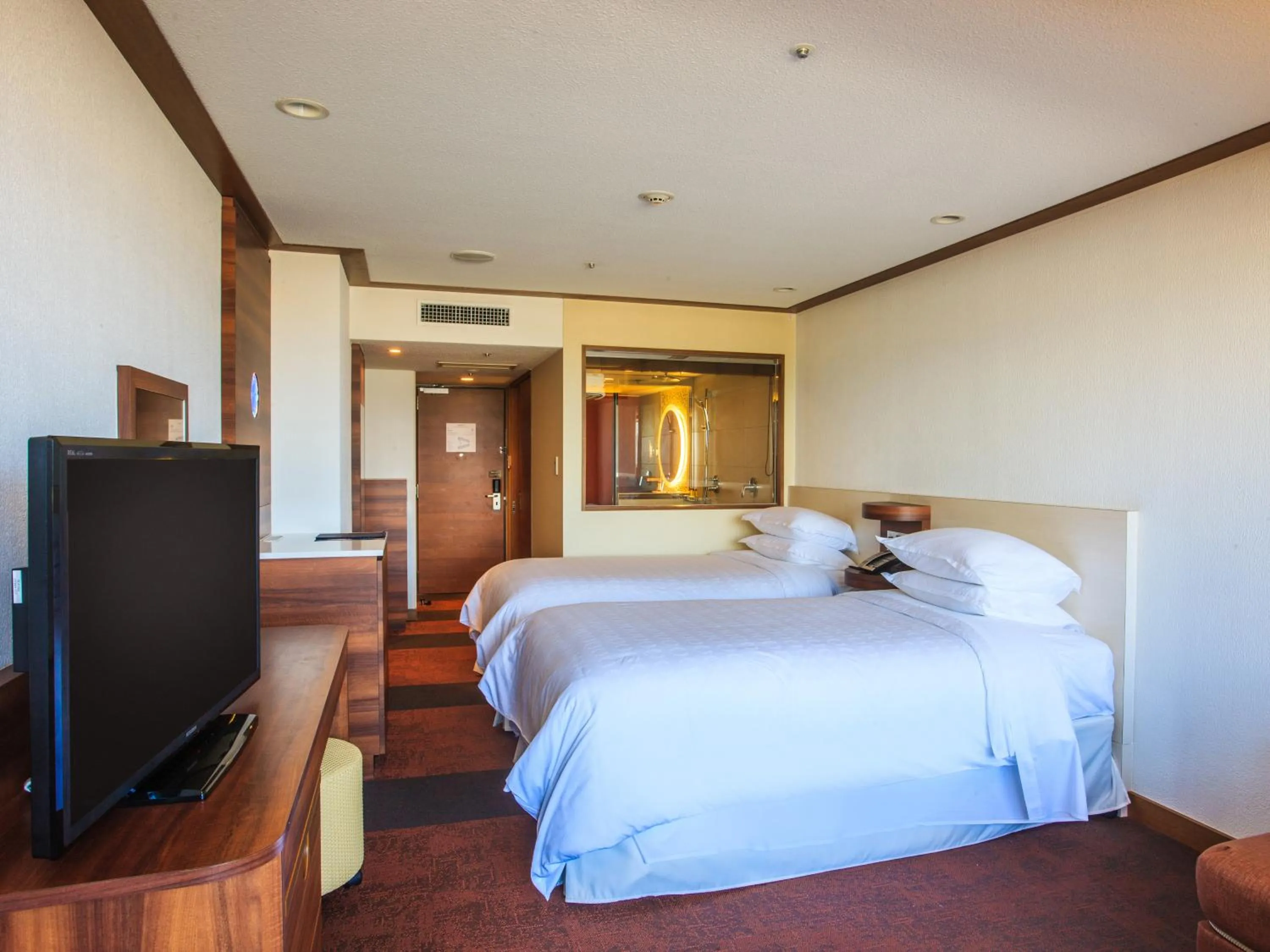 Photo of the whole room in Sheraton Okinawa Sunmarina Resort