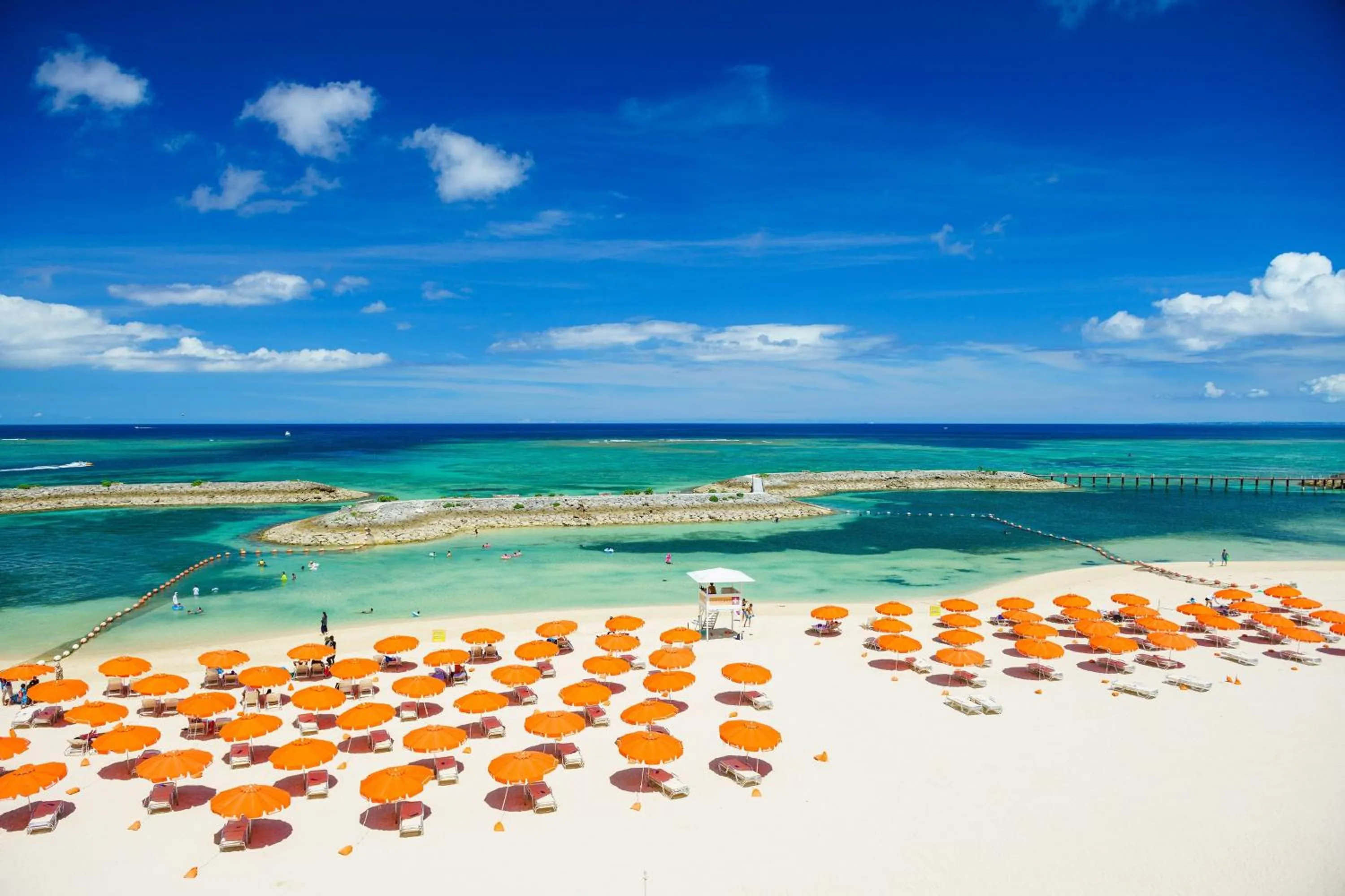 Beach in Sheraton Okinawa Sunmarina Resort