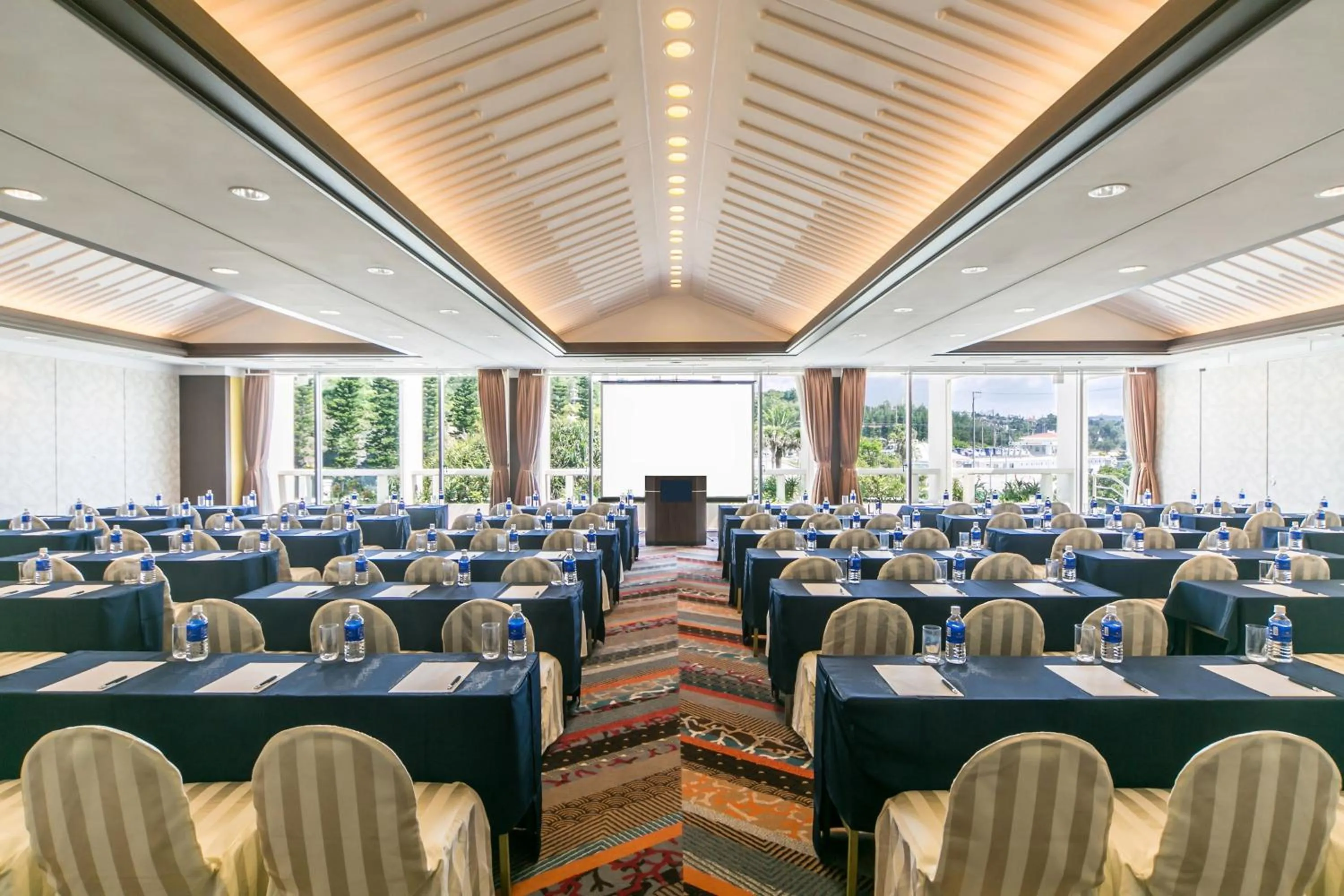 Meeting/conference room in Sheraton Okinawa Sunmarina Resort
