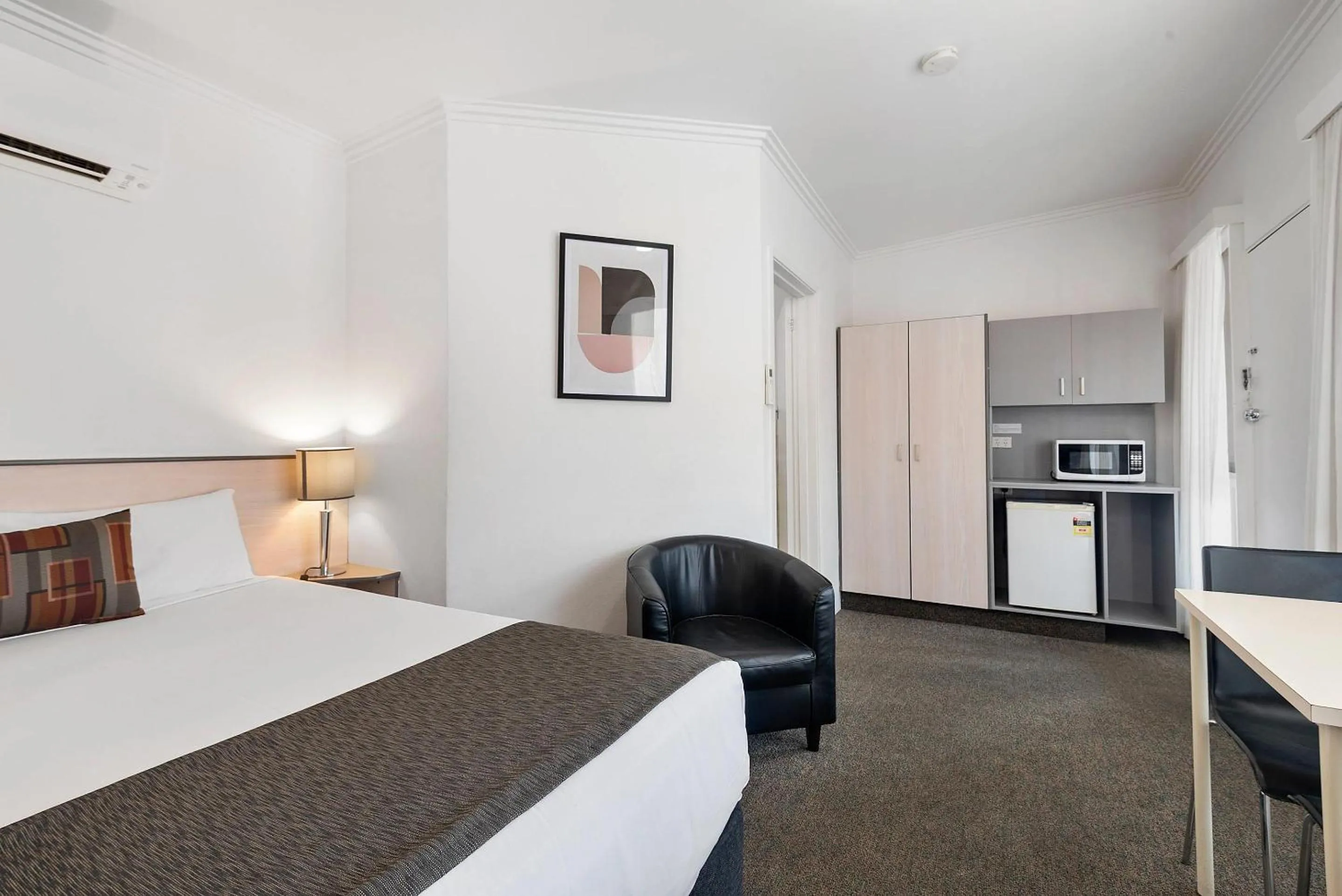 Bedroom, Bed in Econo Lodge Mildura