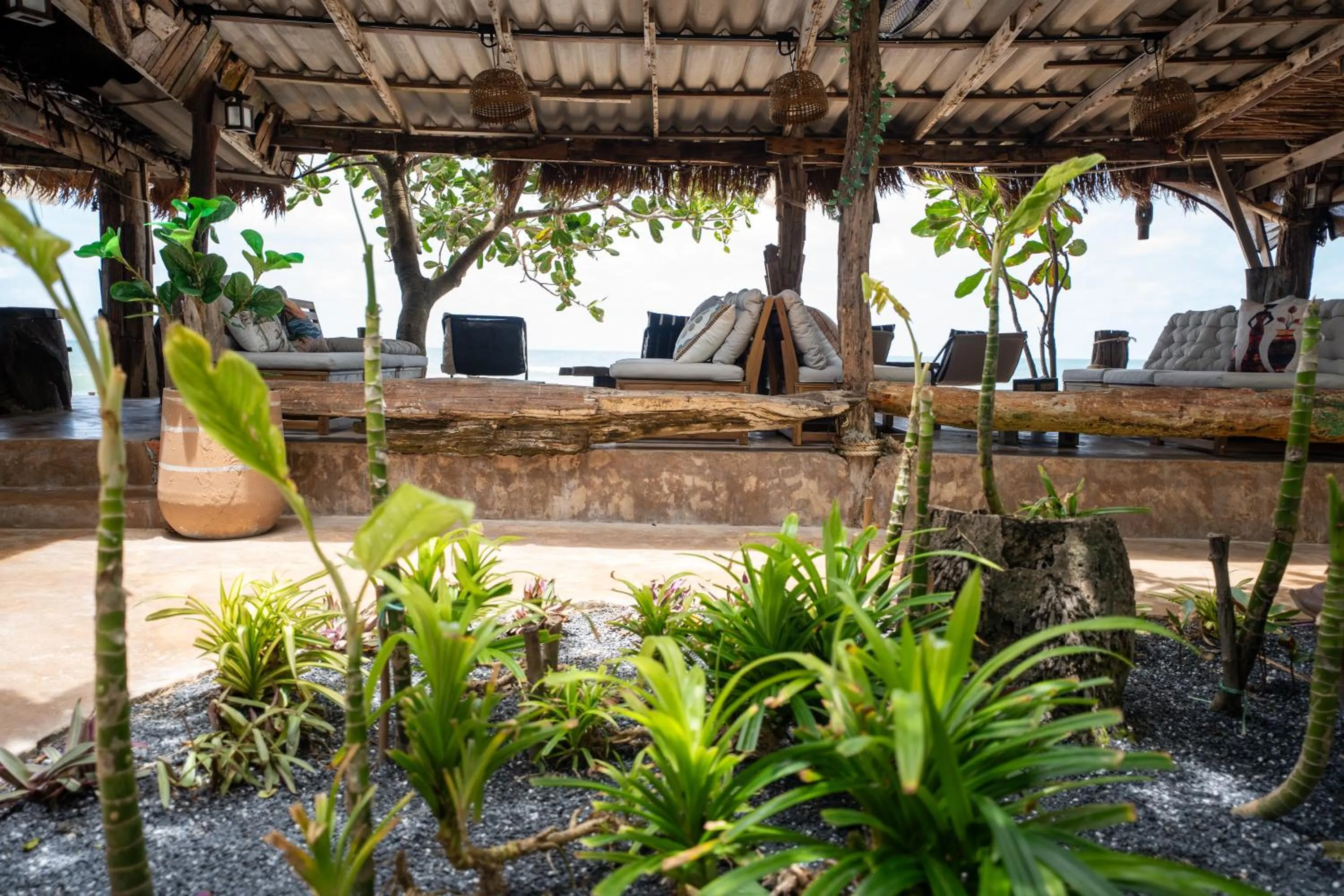 Restaurant/places to eat in Lanta Riviera Beach Resort