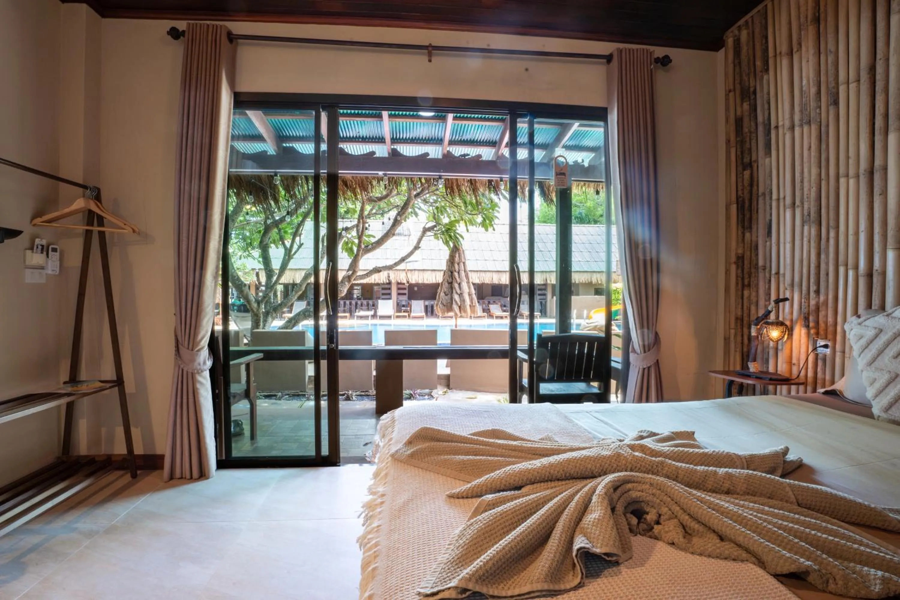 Bed in Lanta Riviera Beach Resort