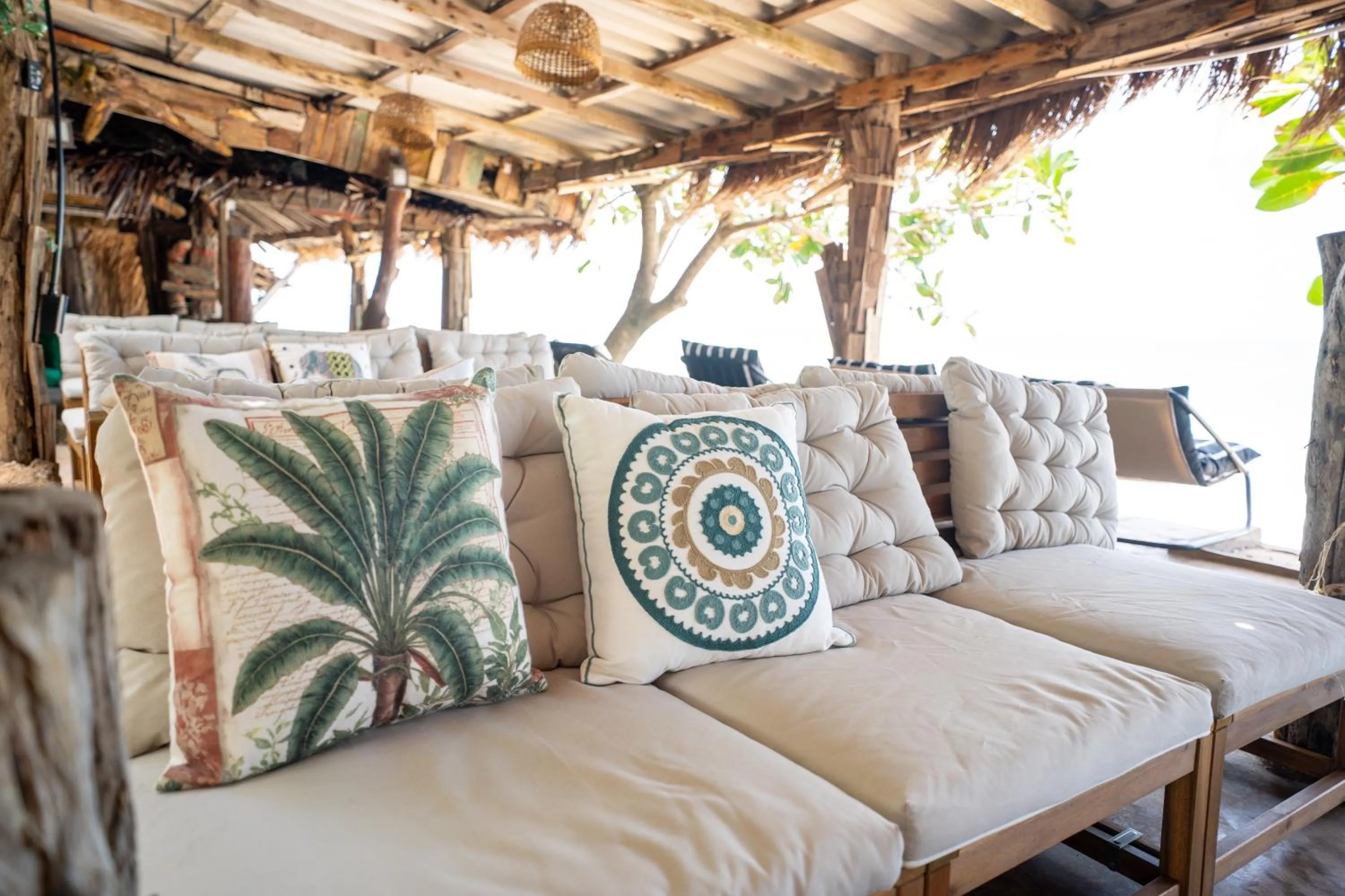 Restaurant/places to eat in Lanta Riviera Beach Resort