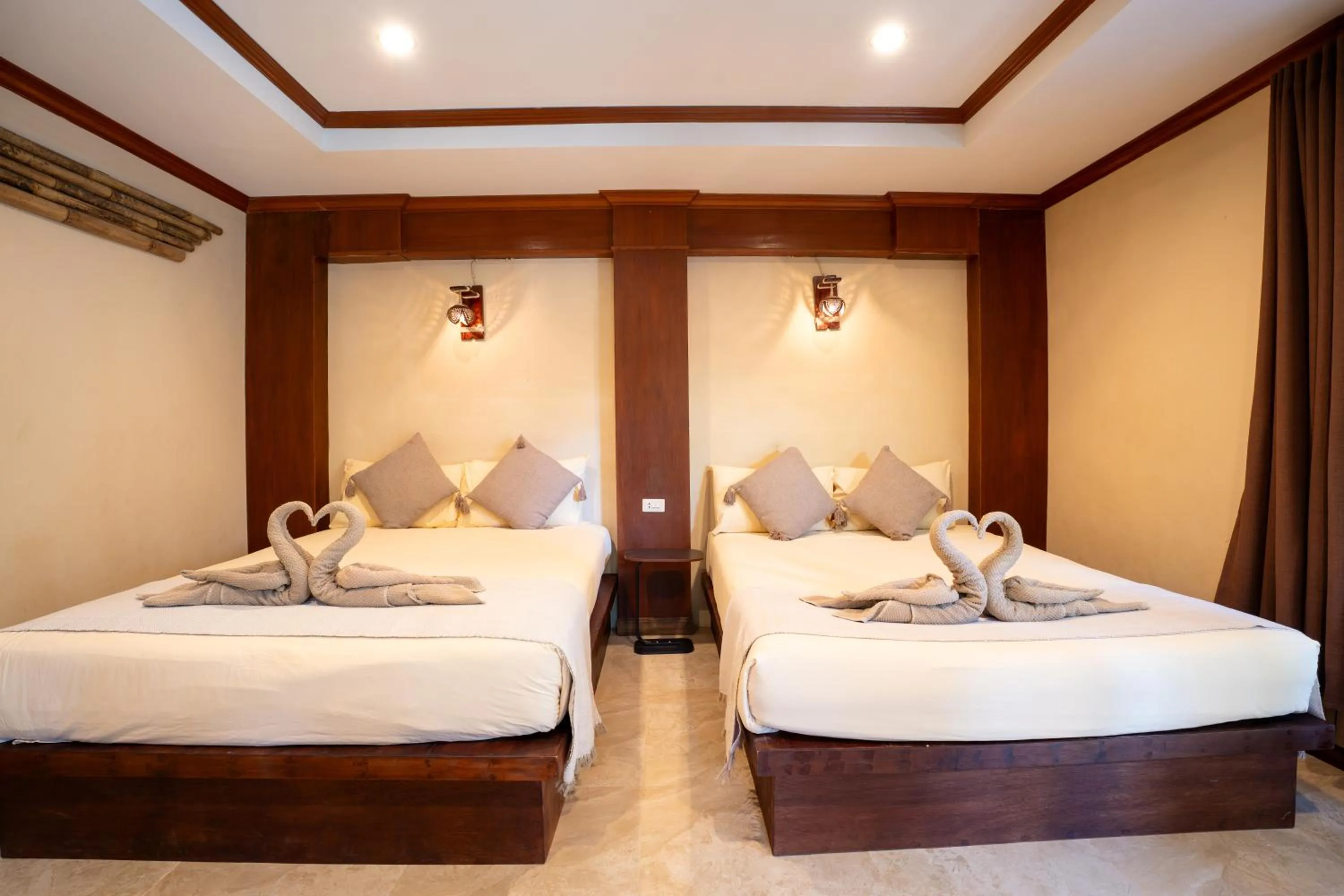 Bed in Lanta Riviera Beach Resort