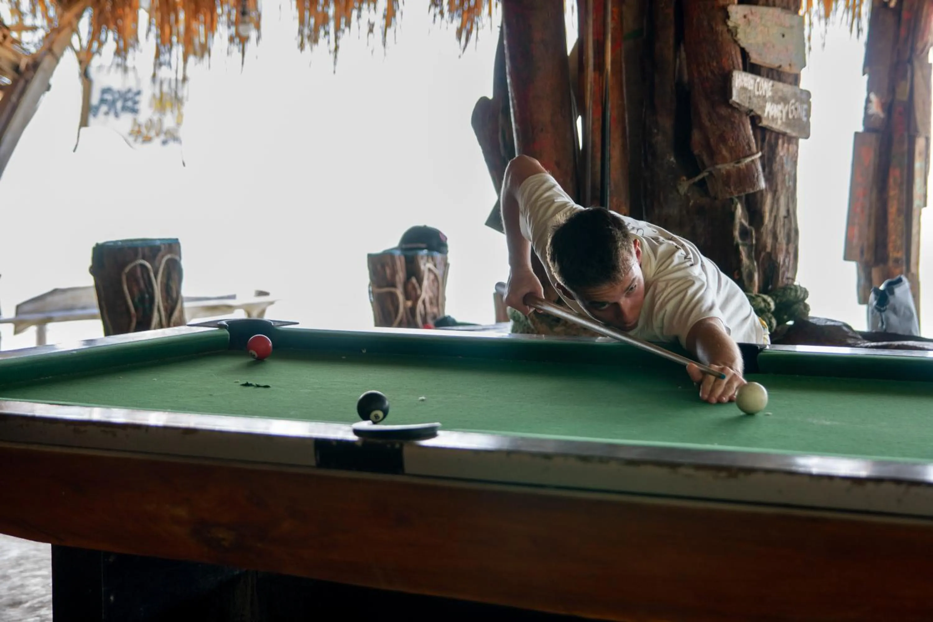 Restaurant/places to eat in Lanta Riviera Beach Resort