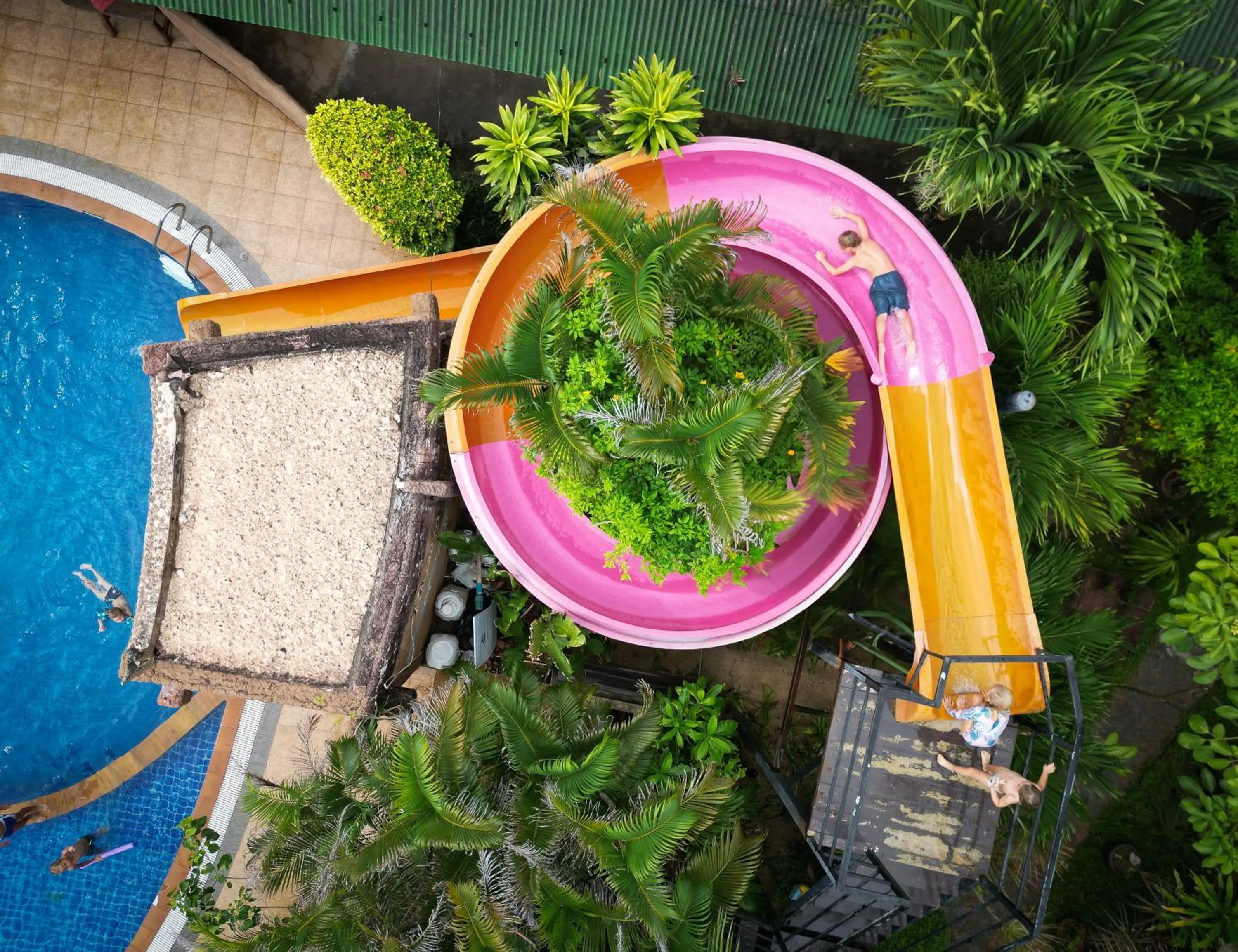 Swimming pool in Lanta Riviera Beach Resort