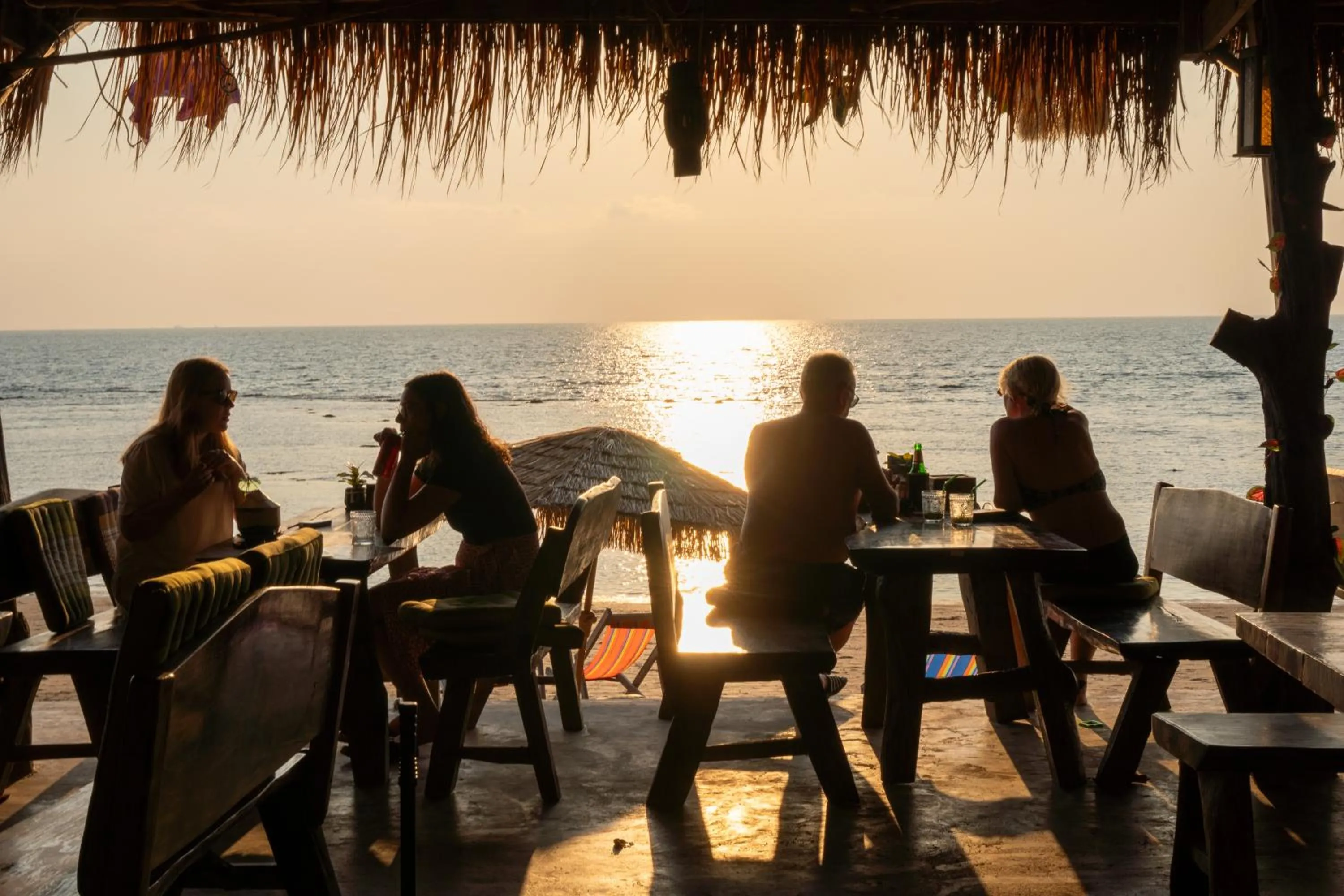 Restaurant/places to eat in Lanta Riviera Beach Resort