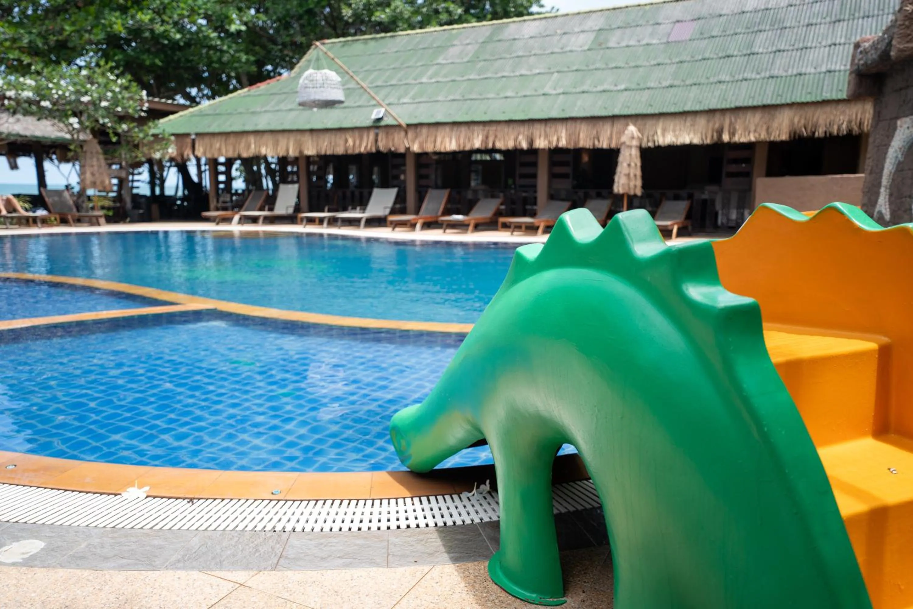 Swimming pool in Lanta Riviera Beach Resort