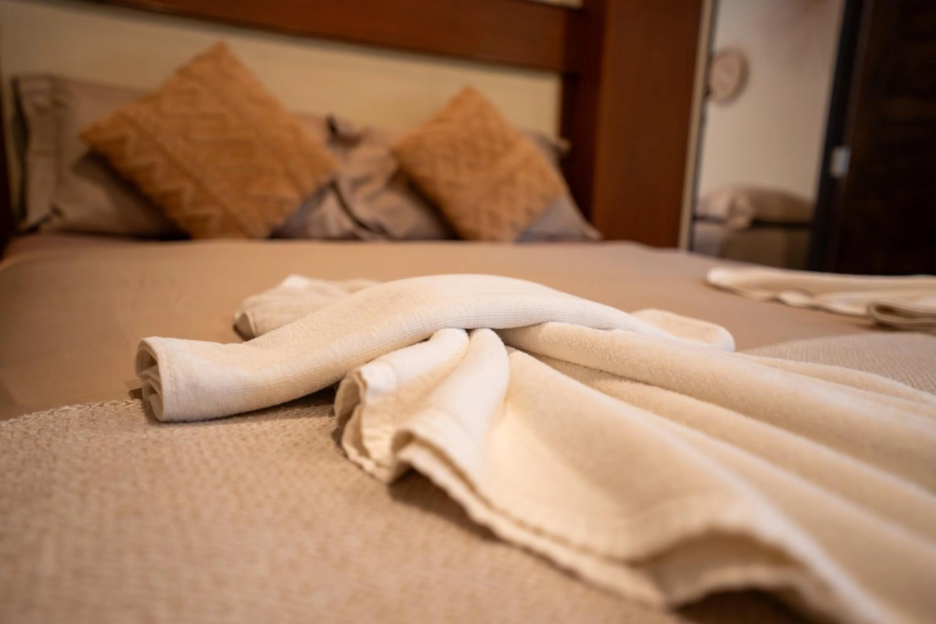towels, Bed in Lanta Riviera Beach Resort