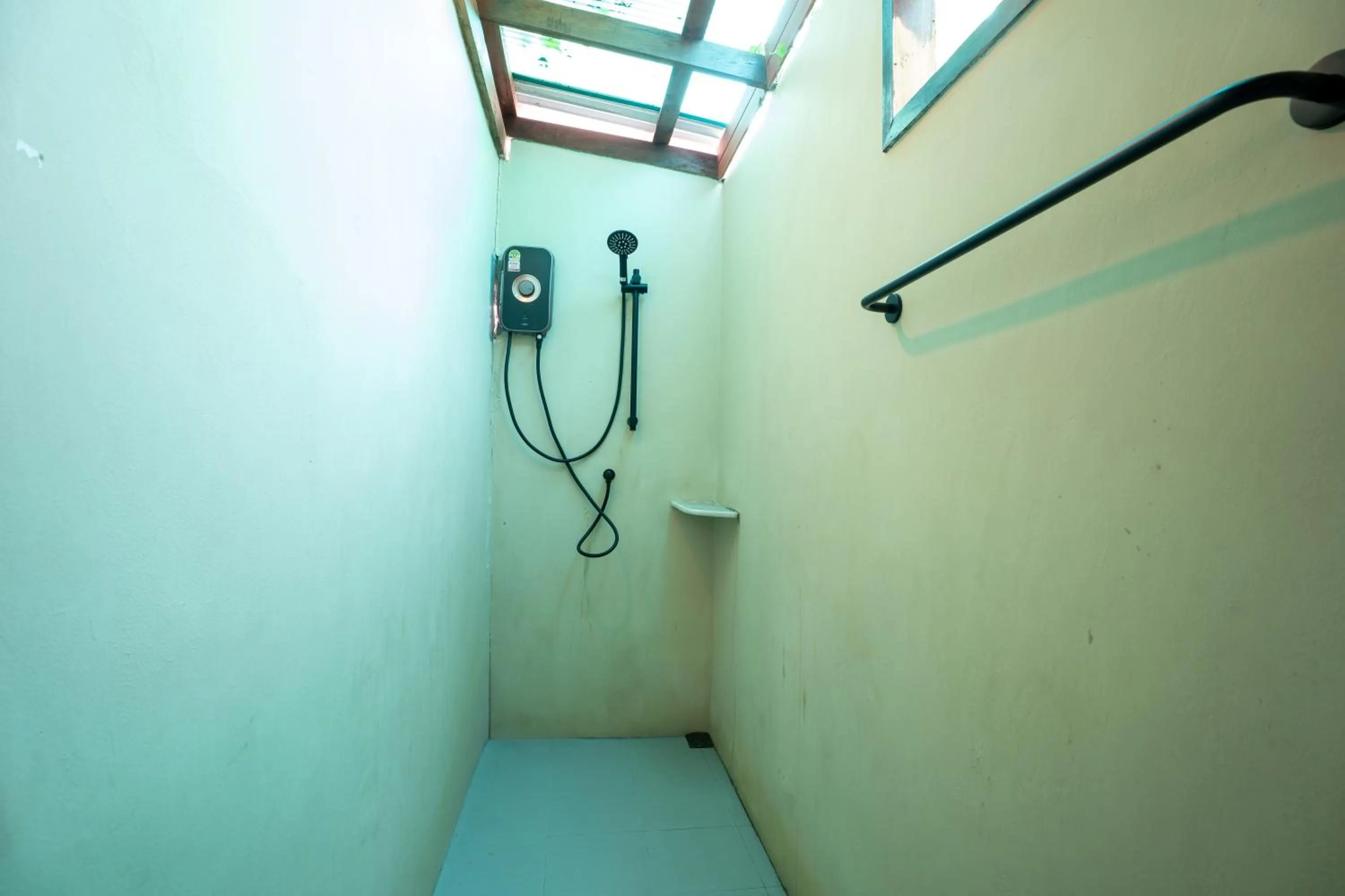 Shower in Lanta Riviera Beach Resort