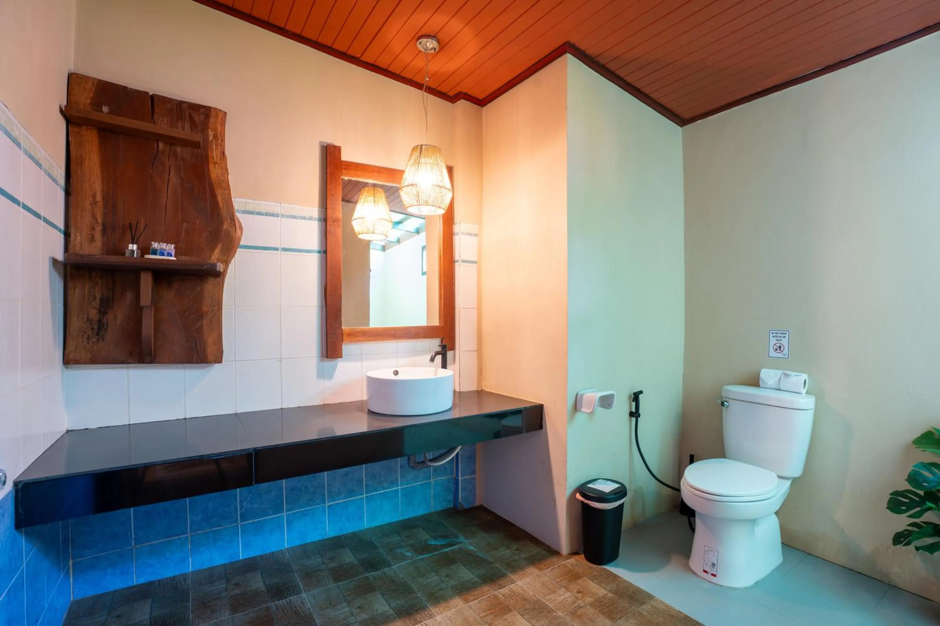 Toilet in Lanta Riviera Beach Resort