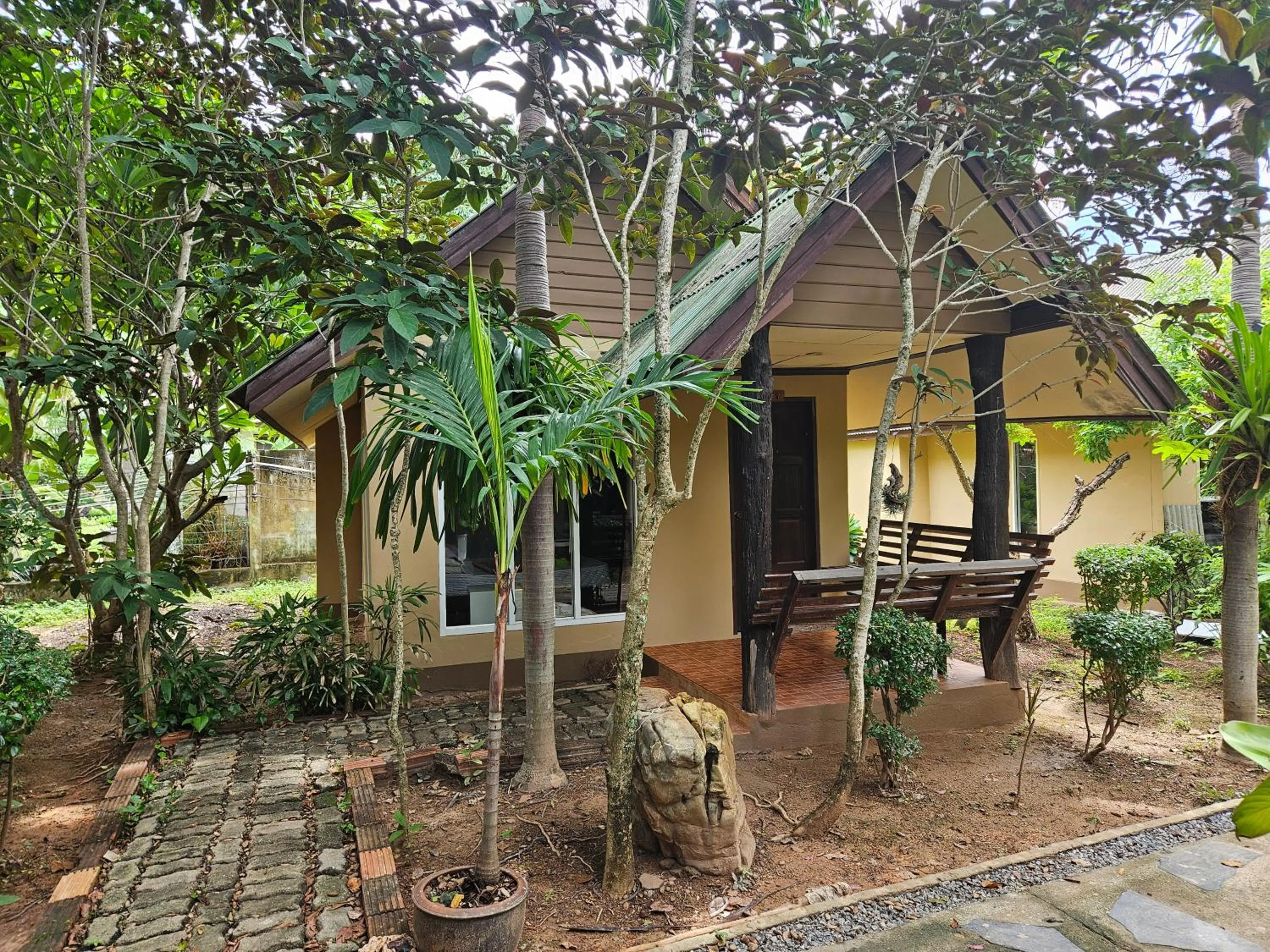 Garden in Lanta Riviera Beach Resort