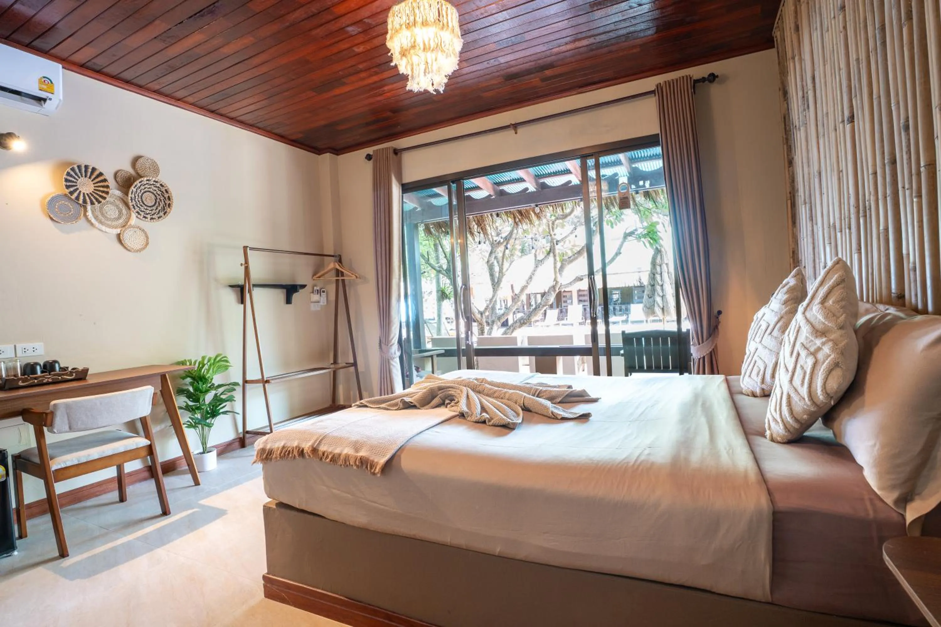 Bed in Lanta Riviera Beach Resort