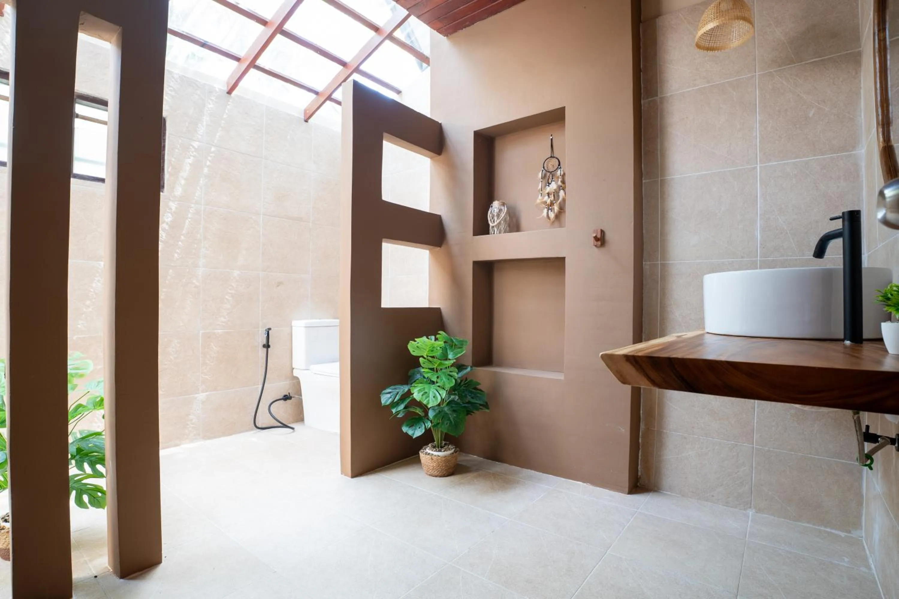 Shower in Lanta Riviera Beach Resort