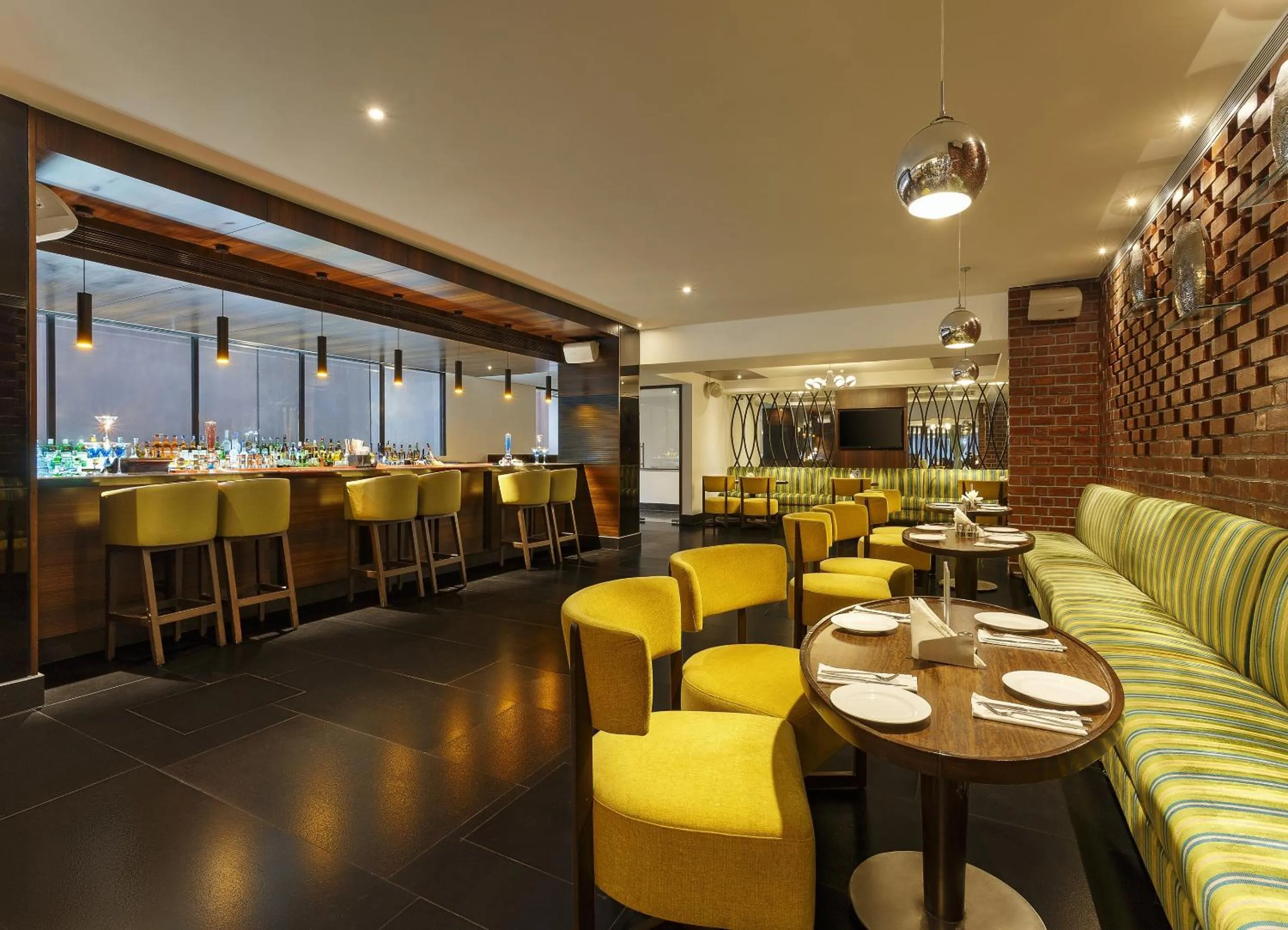 Lounge or bar in La Marvella, Bengaluru