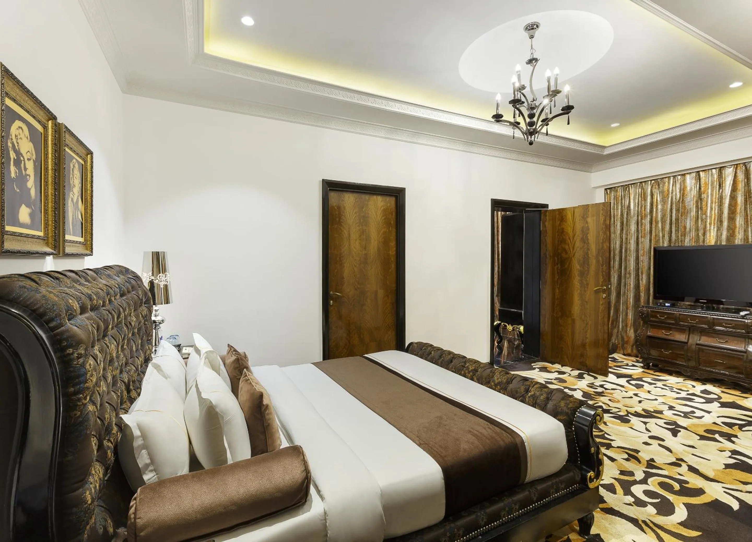 Bed in La Marvella, Bengaluru