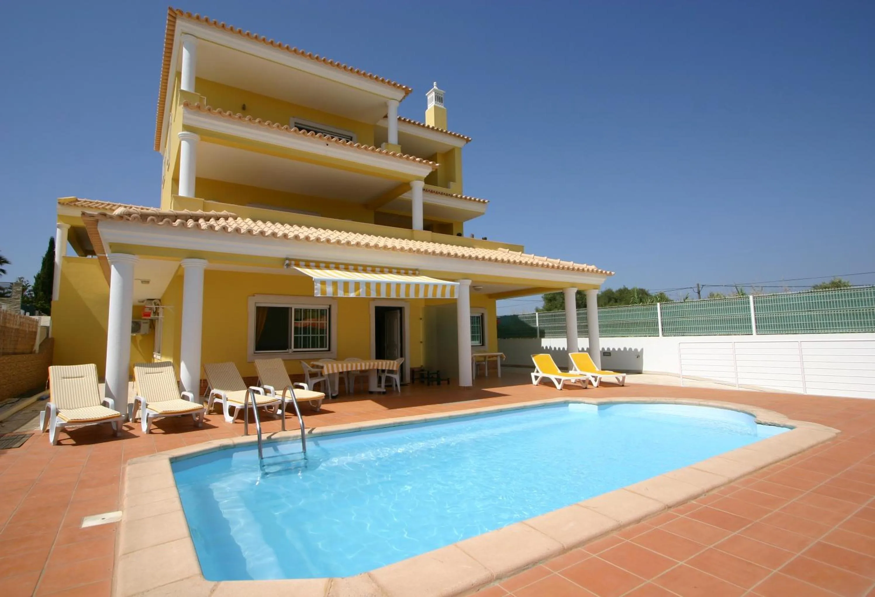 Property building in Villa vista mar e piscina