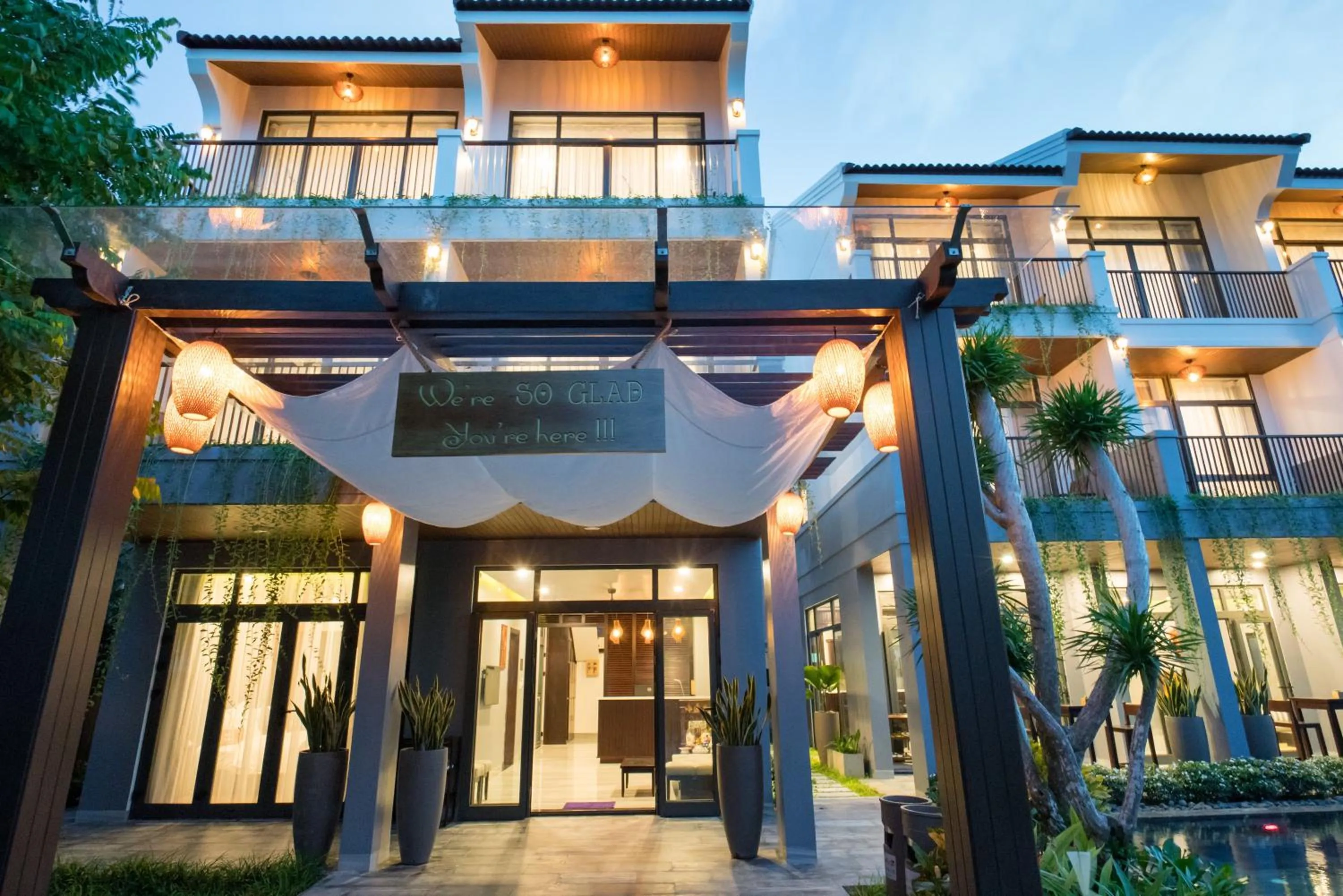 Facade/entrance in Dai An Phu Villa